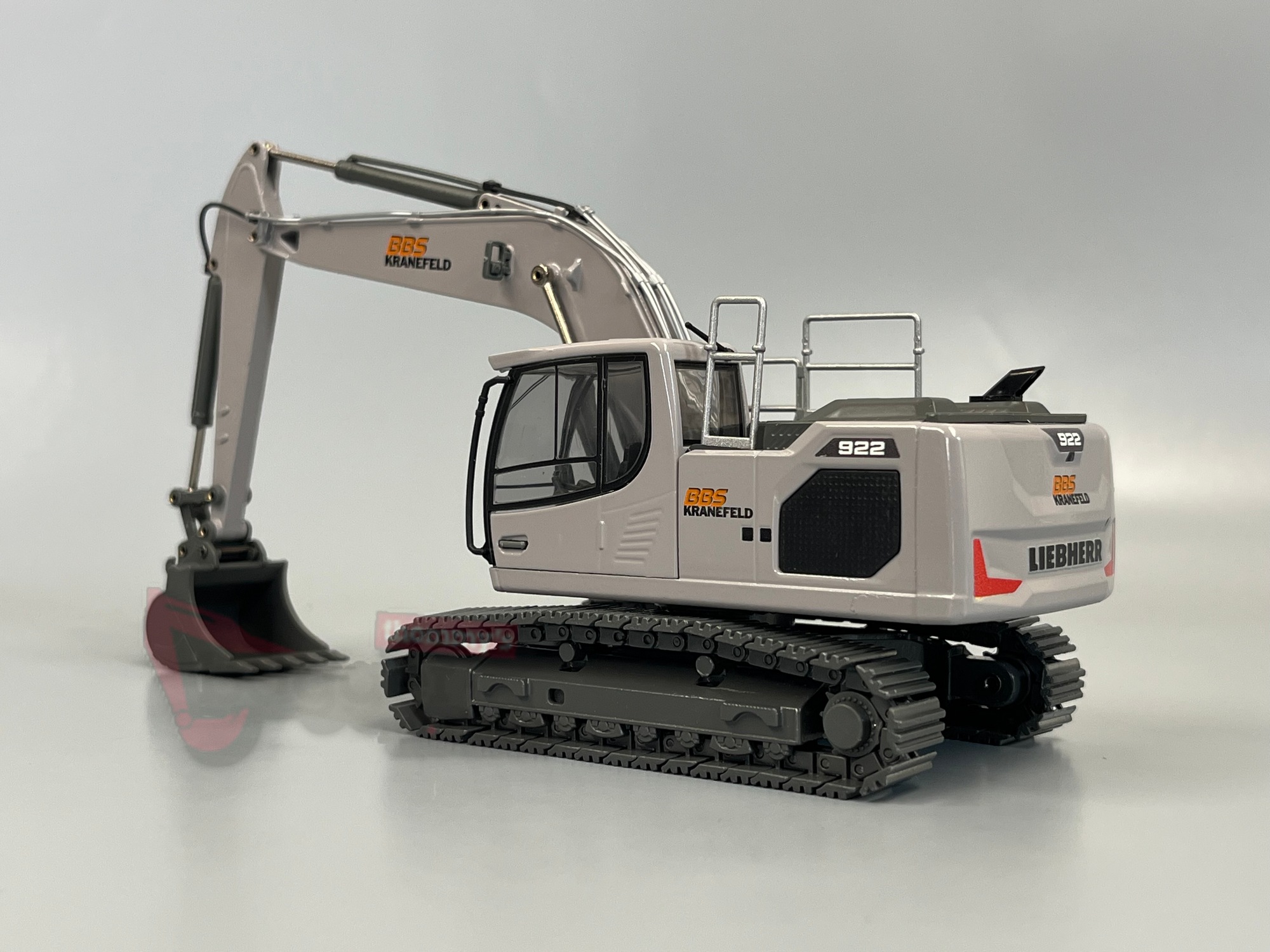 2214-12 -Conrad - Liebherr R22 V Hydraulikbagger "Kranefeld"