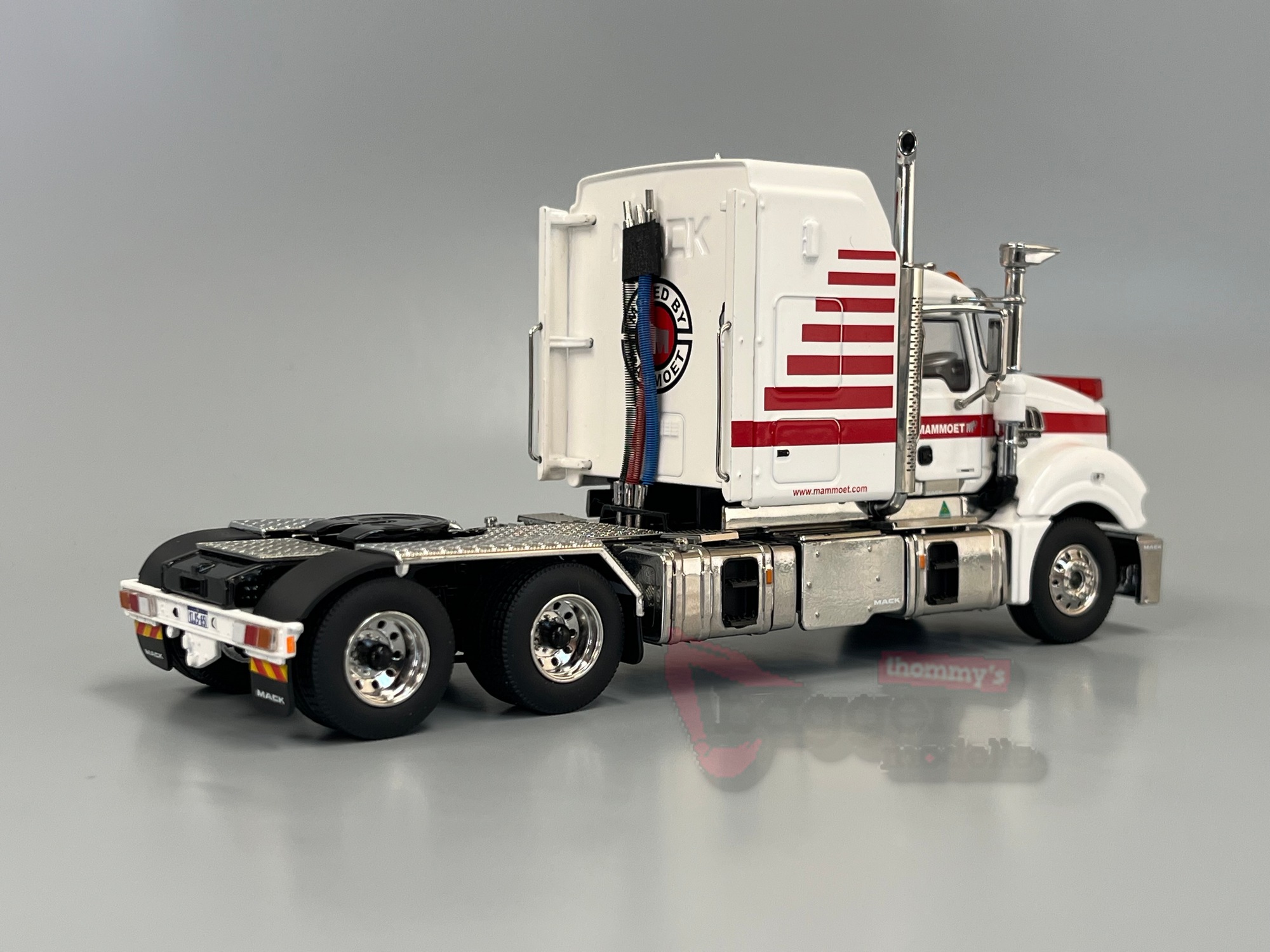 410327 - Drake - MACK Titan 3achs Zugmaschine - Mammoet Australien