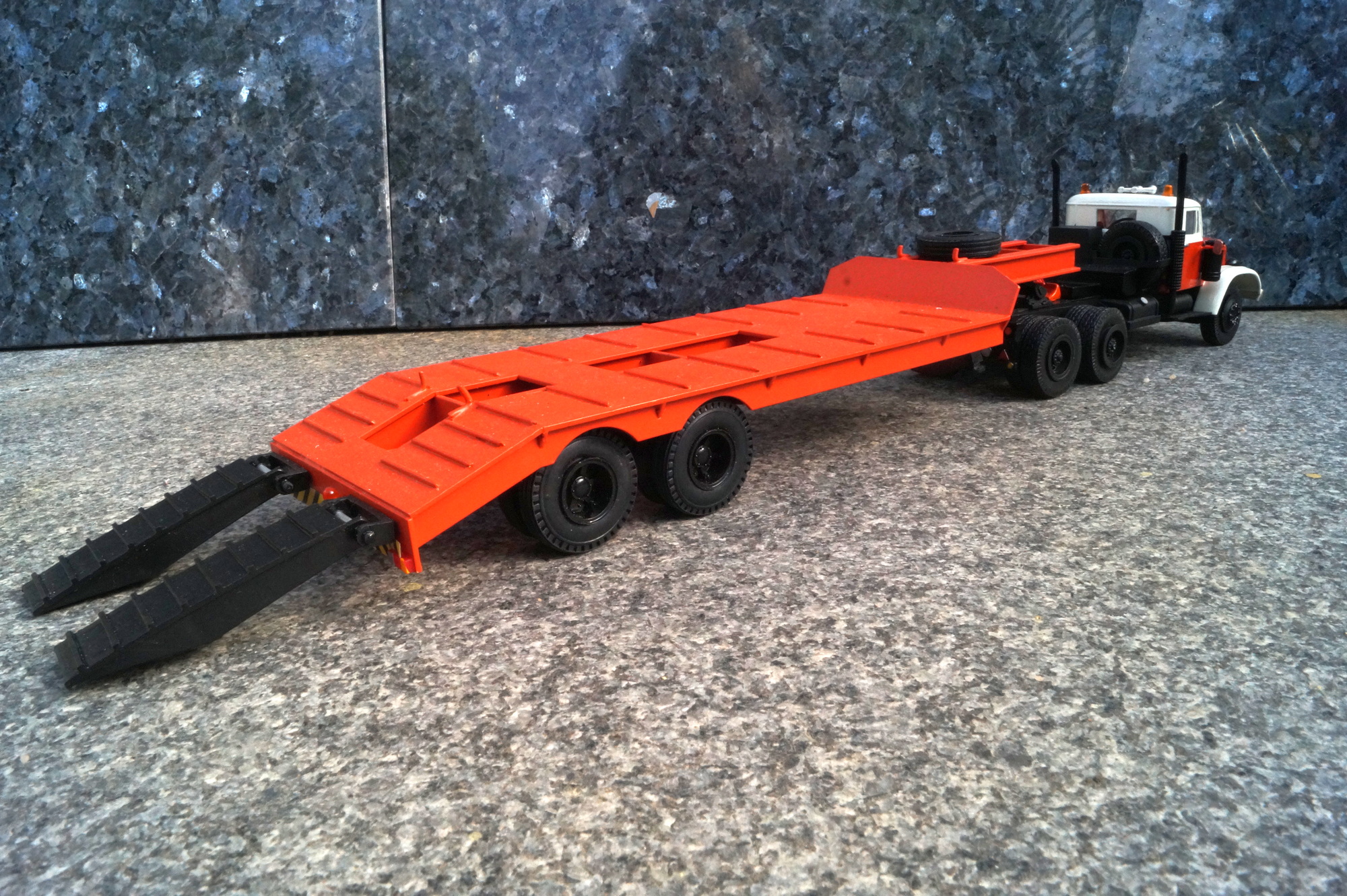 Scania  3achs mit 2 achs Tieflader