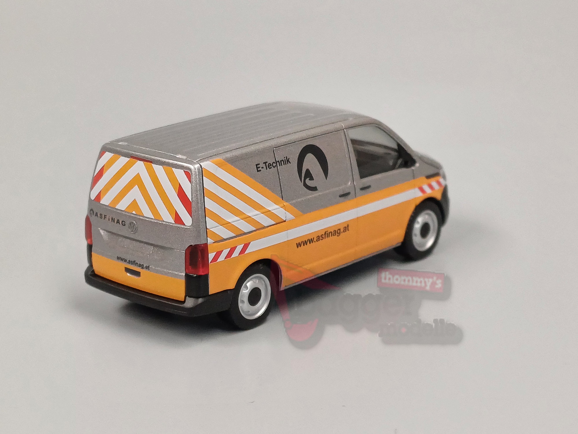 098274 - Herpa - Volkswagen (VW) T6.1 Kasten mit beigelegtem Dachaufbau "ASFINAG"