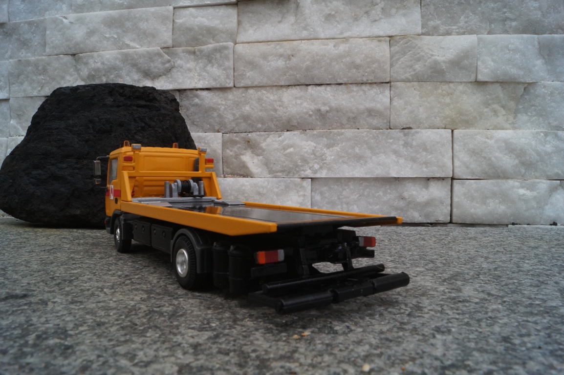 MAN  2achs Abschleppfahrzeug mit Kippaufbau "Markgraf