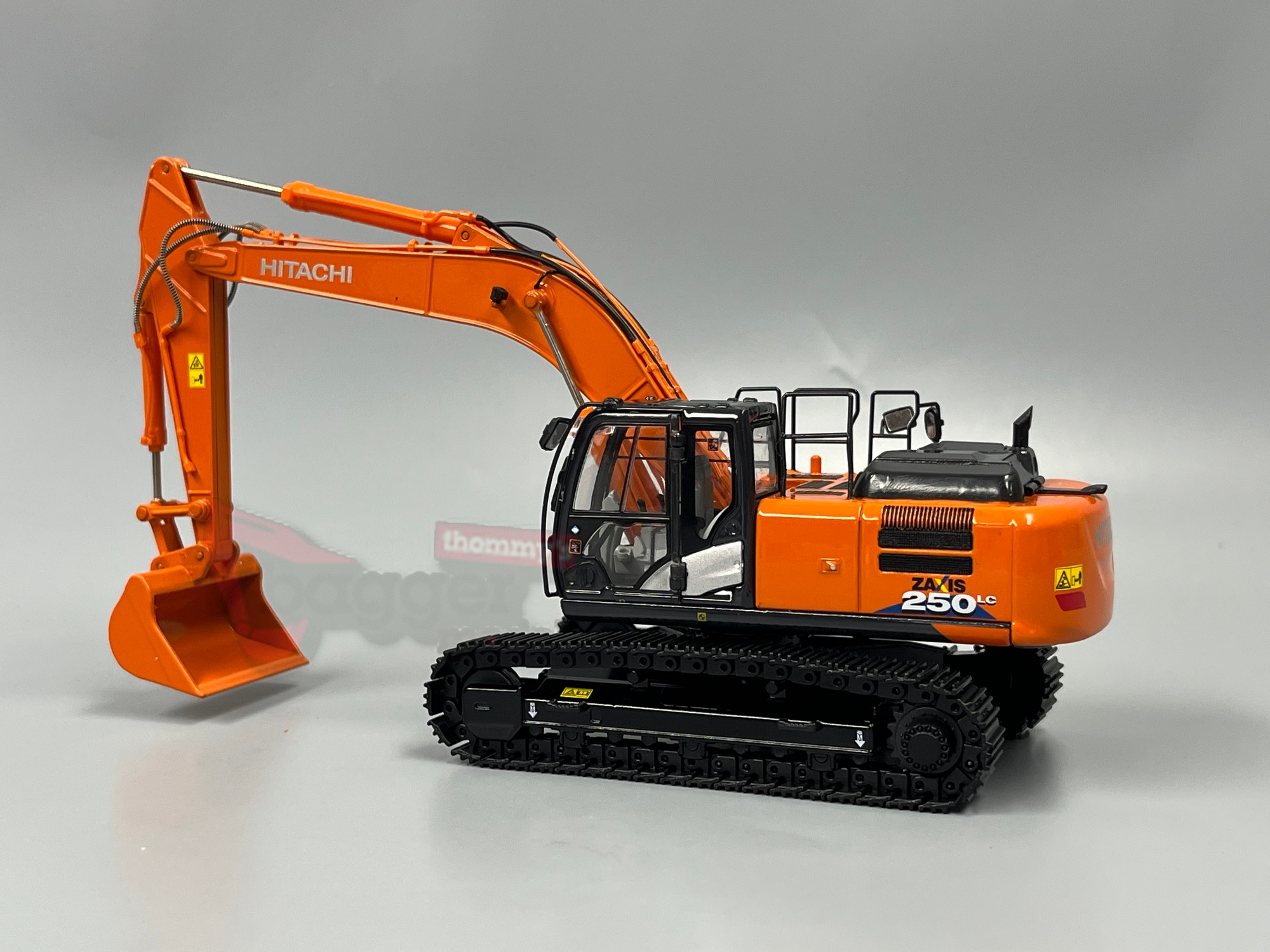 55265 - TMC - HITACHI ZX250LC-6 Kettenbagger mit Humusslöffel