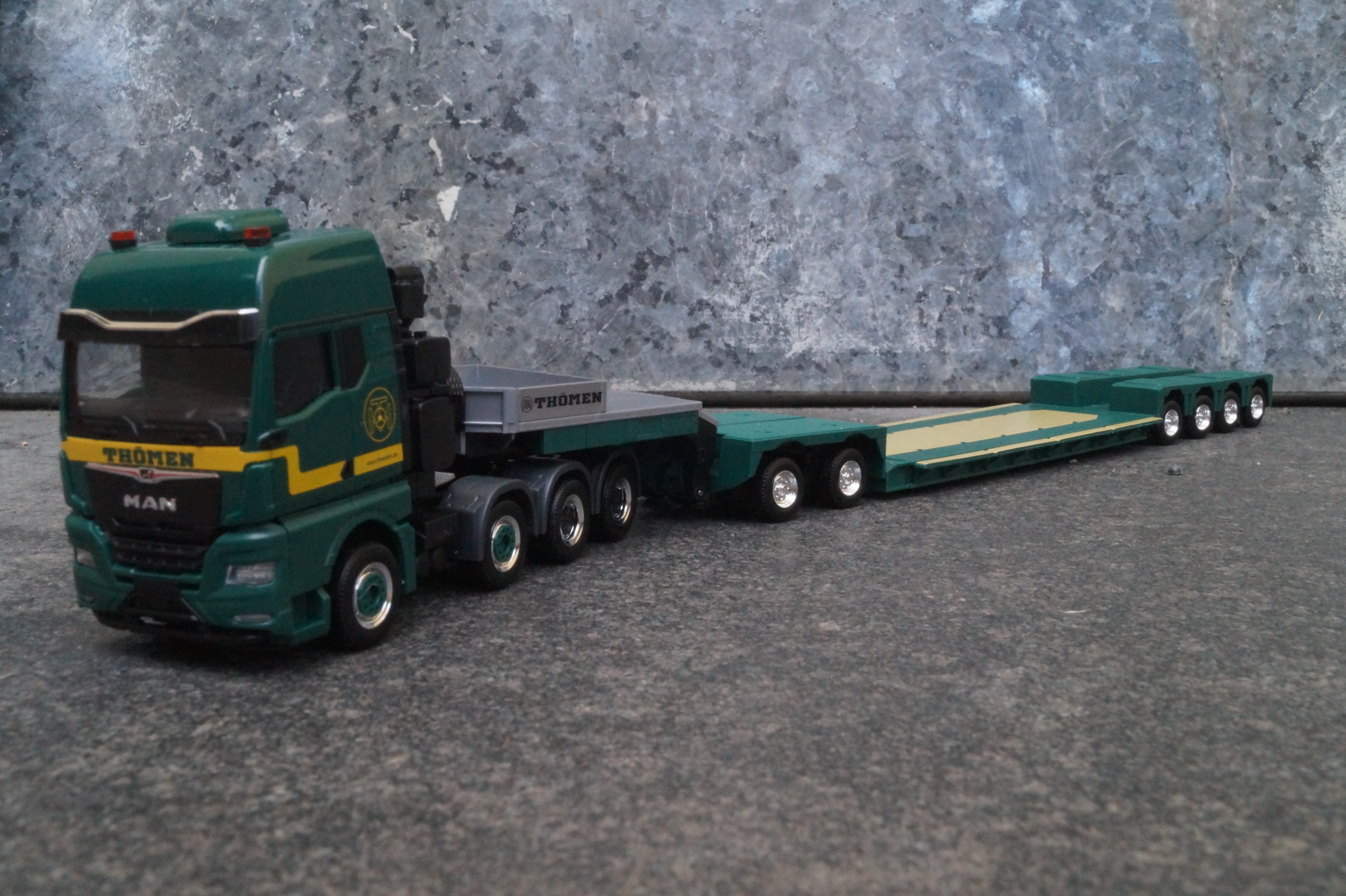 317580 - Herpa- MAN TGX GX Schwerlast-Sattelzug "Thömen"