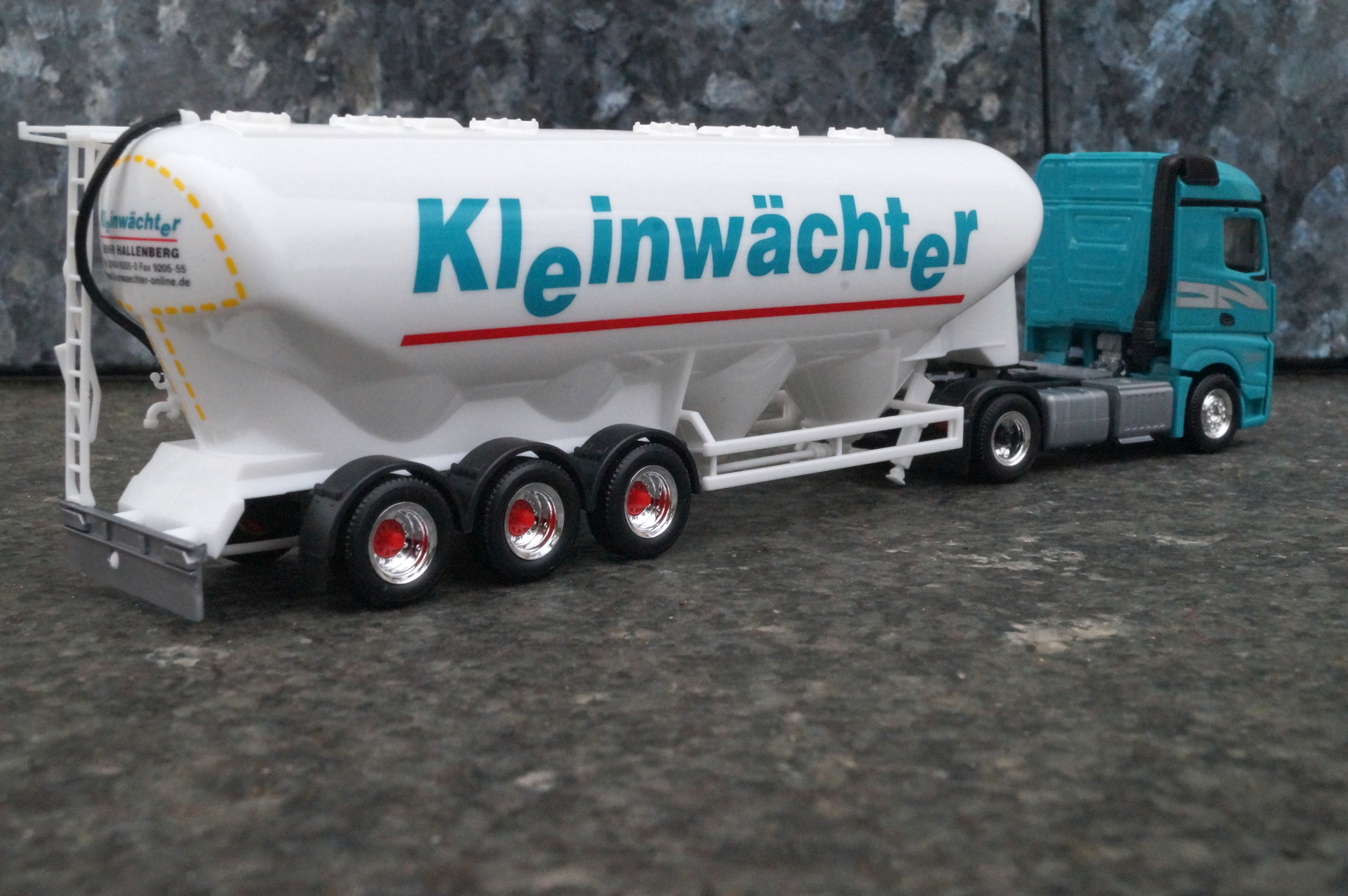 312530 - Herpa  - Mercedes-Benz Actros Streampace 2.5 `18 Eutersilo-Sattelzug "Kleinwächter"