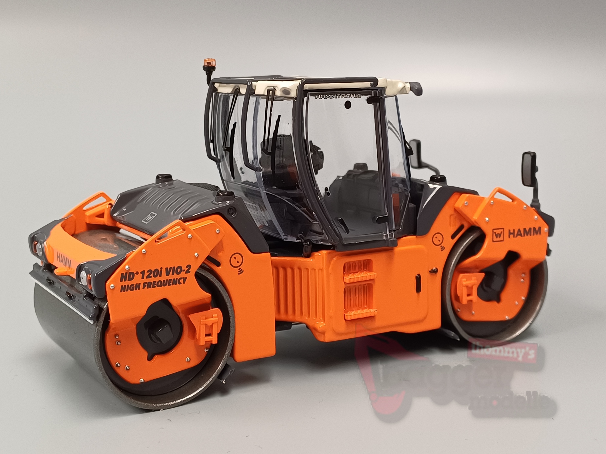 1086 - NZG -  Hamm HD 120i VIO-2HF Walze