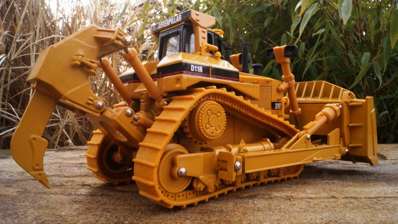 CAT D11R Planierraupe mit Kunstoffketten