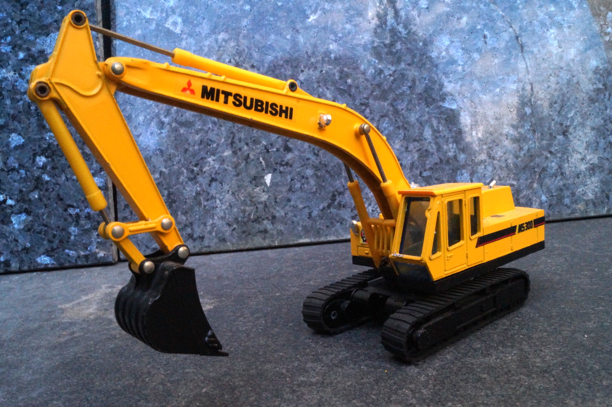 Mitsubishi MS 300 Kettenbagger