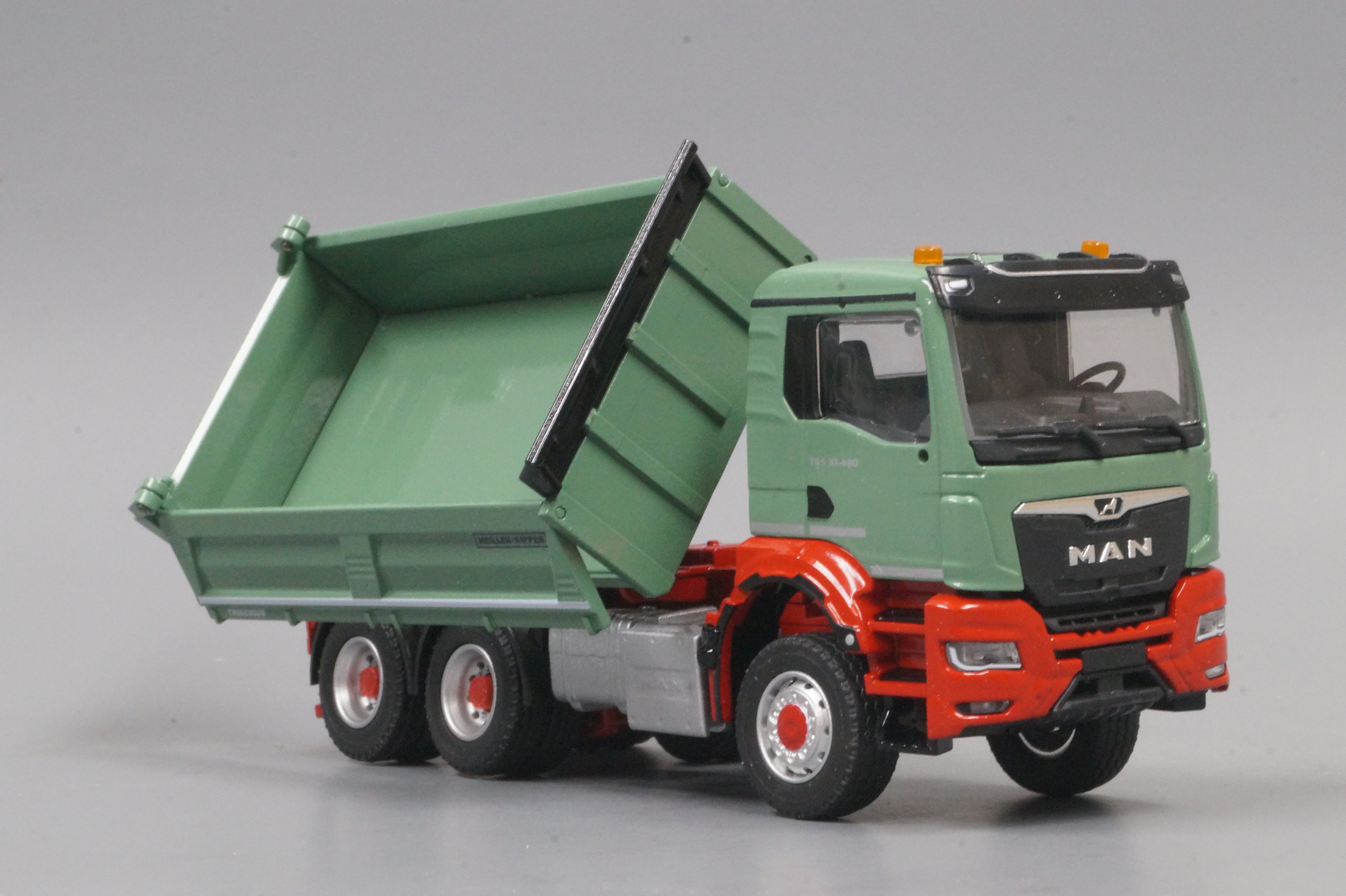 81254-3 -Conrad  MAN TGS NN Meiler Trigenius D 316 Kipper grün