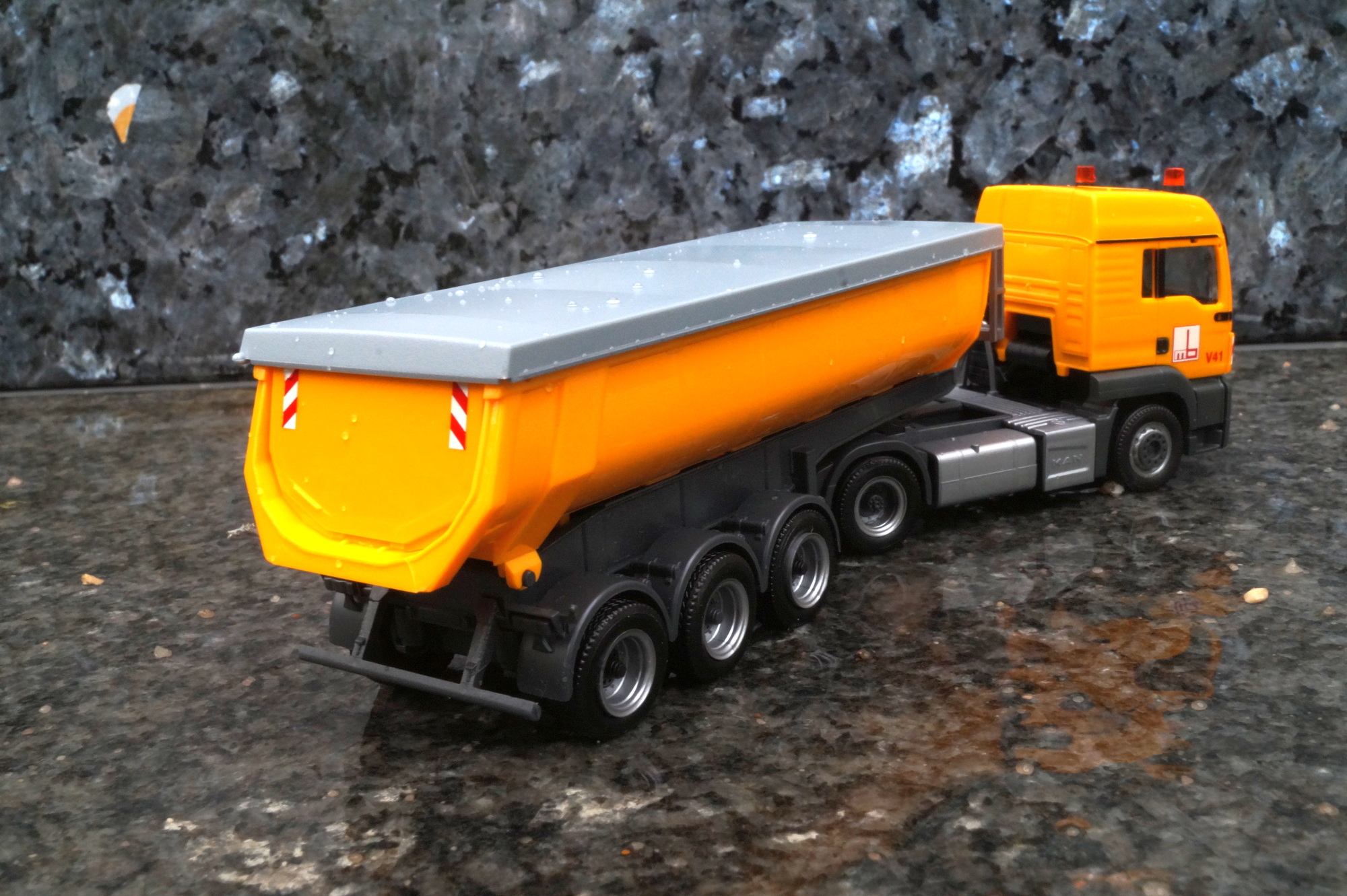 311915 - Herpa- MAN TGS LX Euro 6c Thermomulden-Sattelzug "Max Bögl"