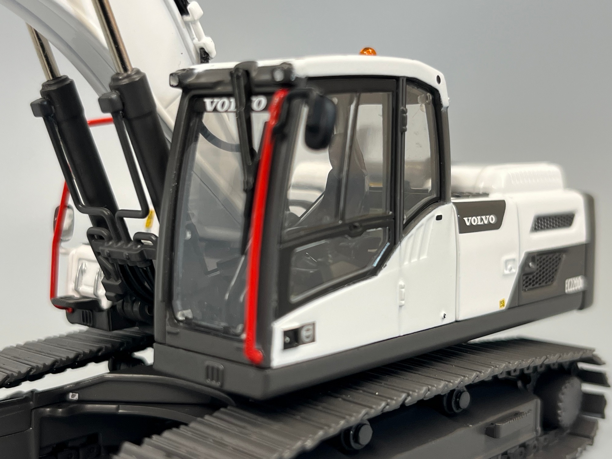 64-2017 -WSI - Volvo EC 220 Kettenbagger weiß