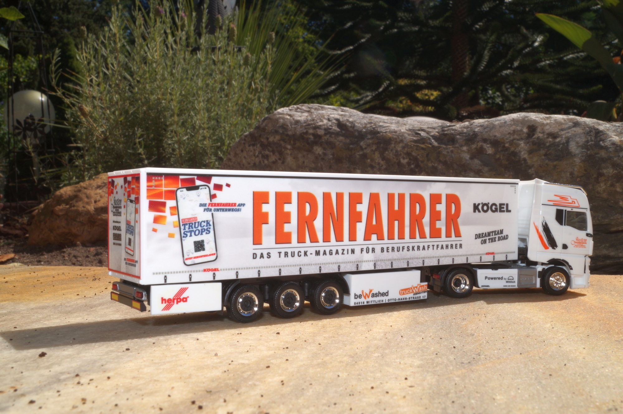 949743- Herpa - MAN TGX GX Gardinenplanen Sattelzug "Justen Transporte / Fernfahrer"