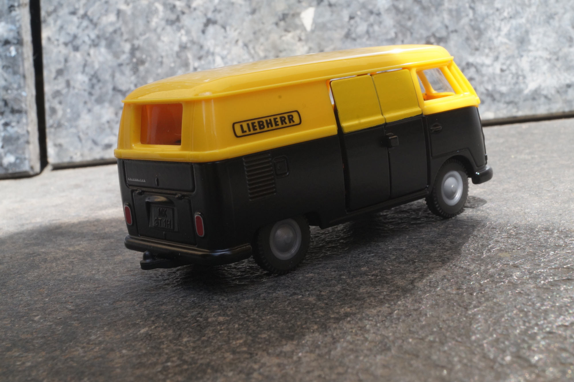 5564 -Siku  - Liebherr Volkswagen (VW) T 1  Bus