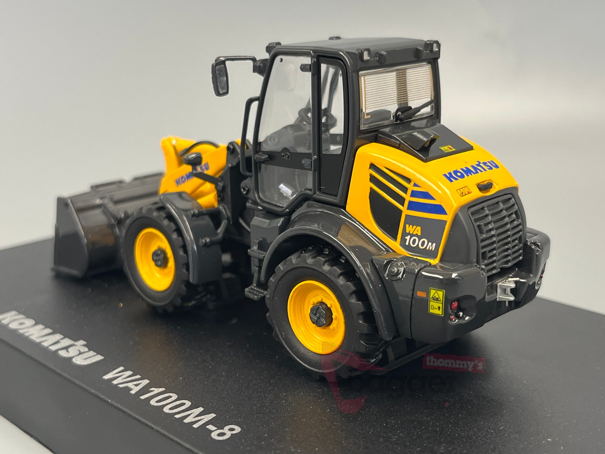 8145 - UH - Komatsu WA100M-8  Radlader