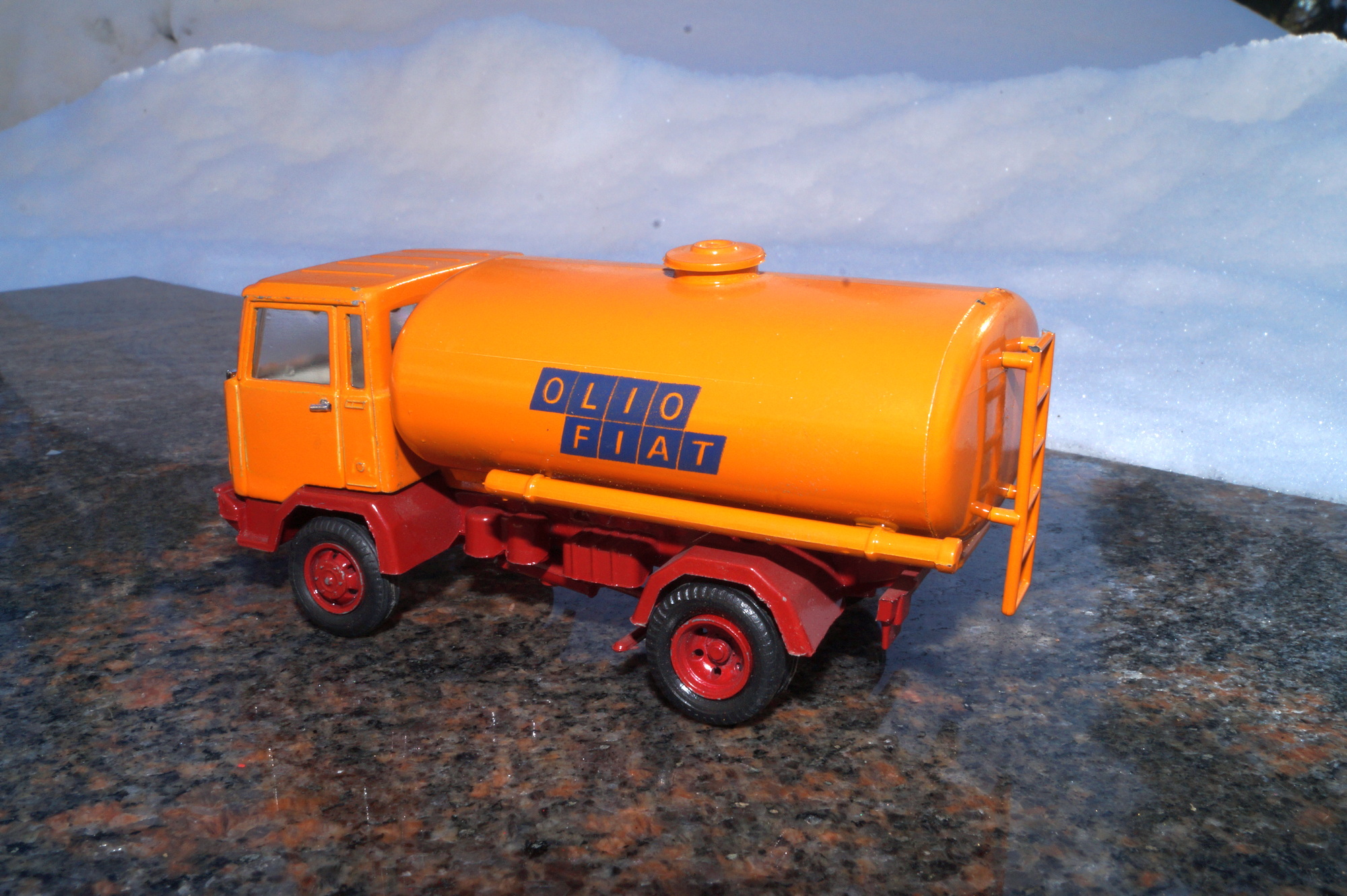 Iveco 4x4 2achs Tanklastwagen "Olio Fiat"