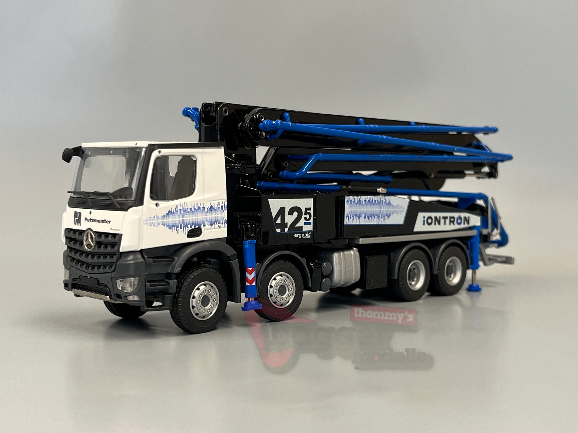 78199-7-Conrad - Putzmeiser M42-5 RZ Betonpumpe auf Mercedes Arocs "IONTRON"