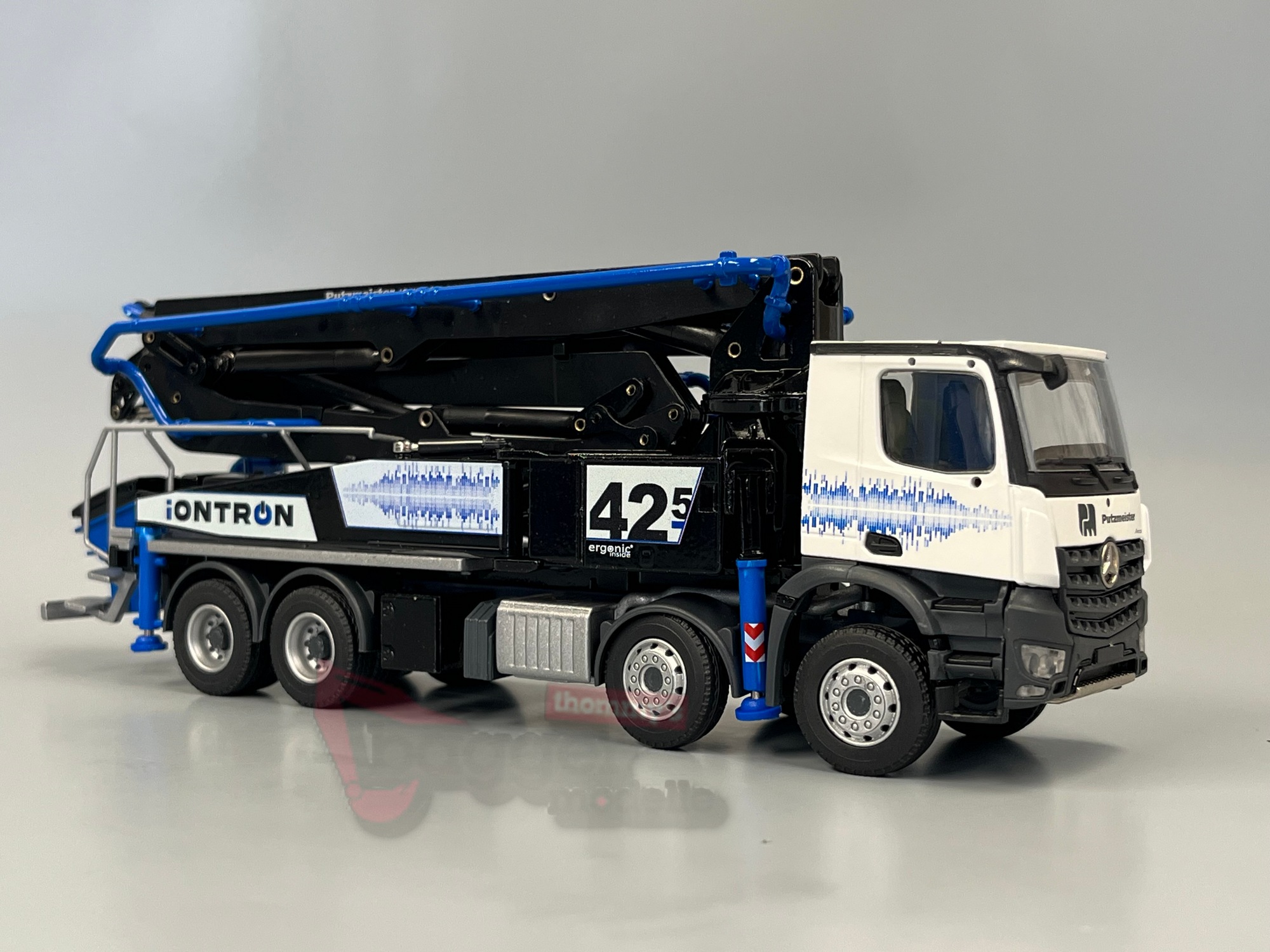 78199-7-Conrad - Putzmeiser M42-5 RZ Betonpumpe auf Mercedes Arocs "IONTRON"