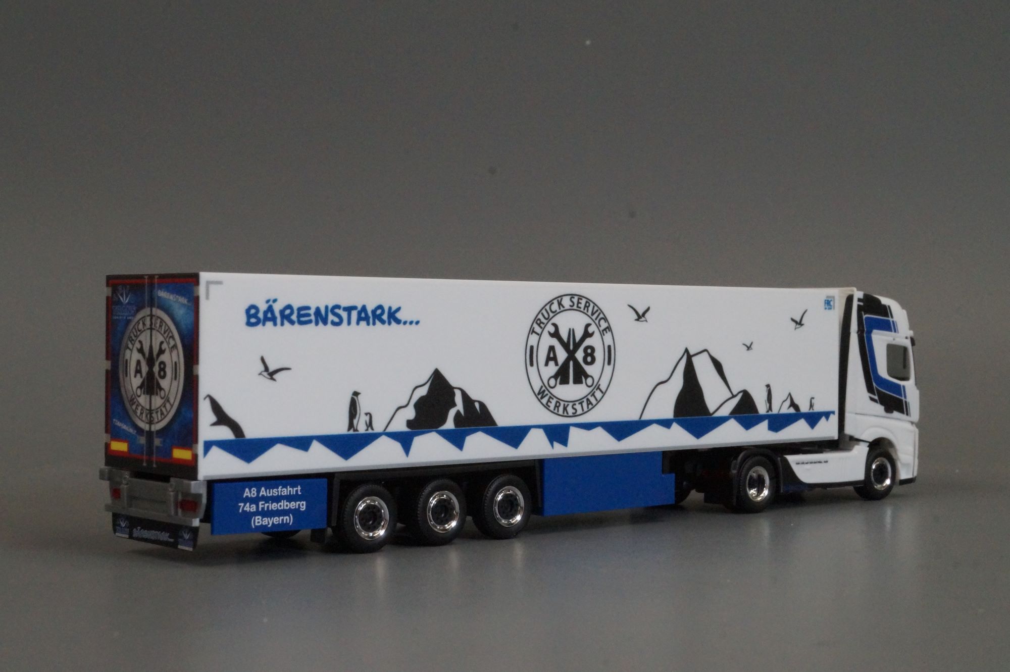 317320 - Herpa - Mercedes-Benz Actros 18 Gigaspace Kühlkoffer-Sattelzug "Trio-Trans" 