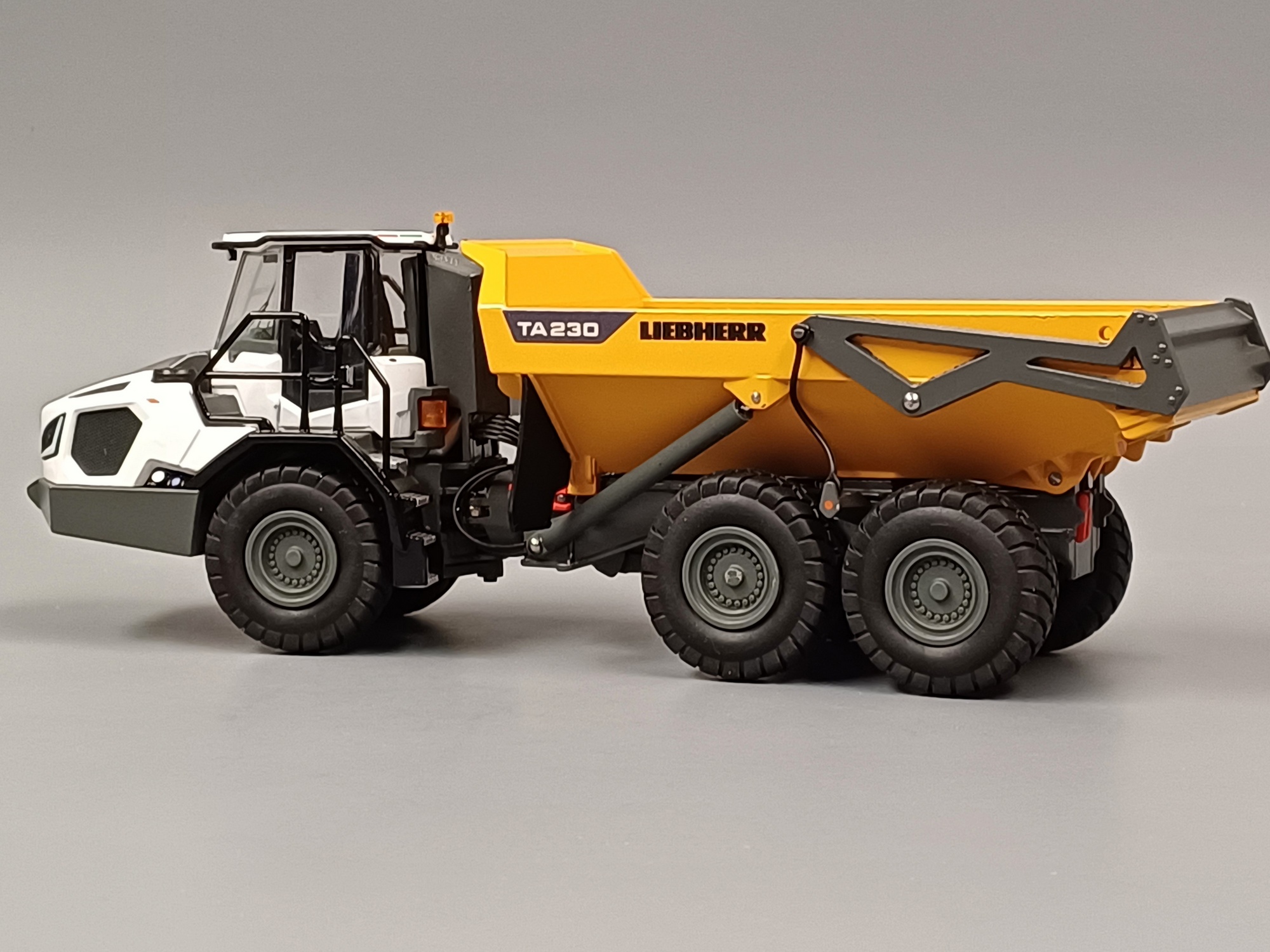 2769-2 - Conrad - LIEBHERR TA 230 Knickgelenkter Muldenkipper "Update"