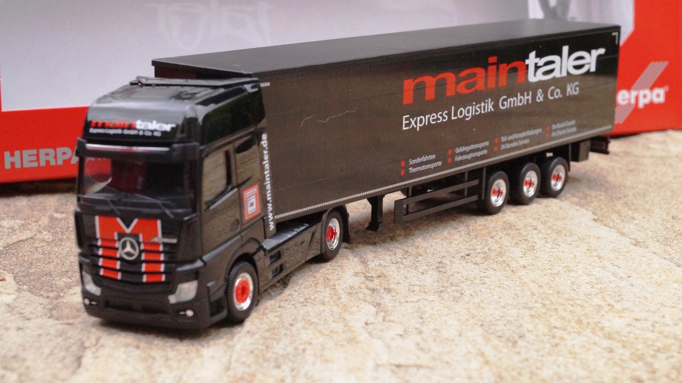 306300 - Herpa - Mercedes-Benz Actros Gigaspace Gardinenplanen-Sattelzug "Maintaler"