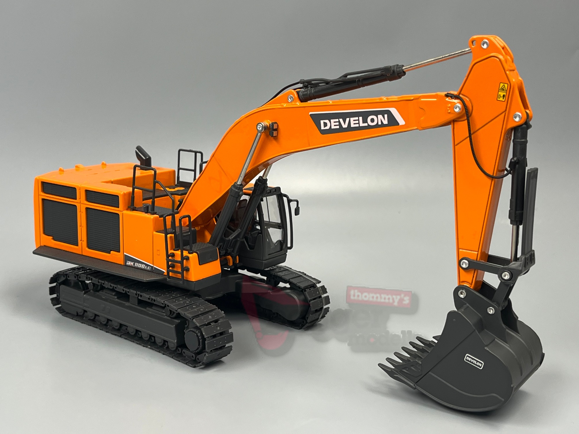 16-1042 -IMC - Develon DX 800LC Kettenbagger