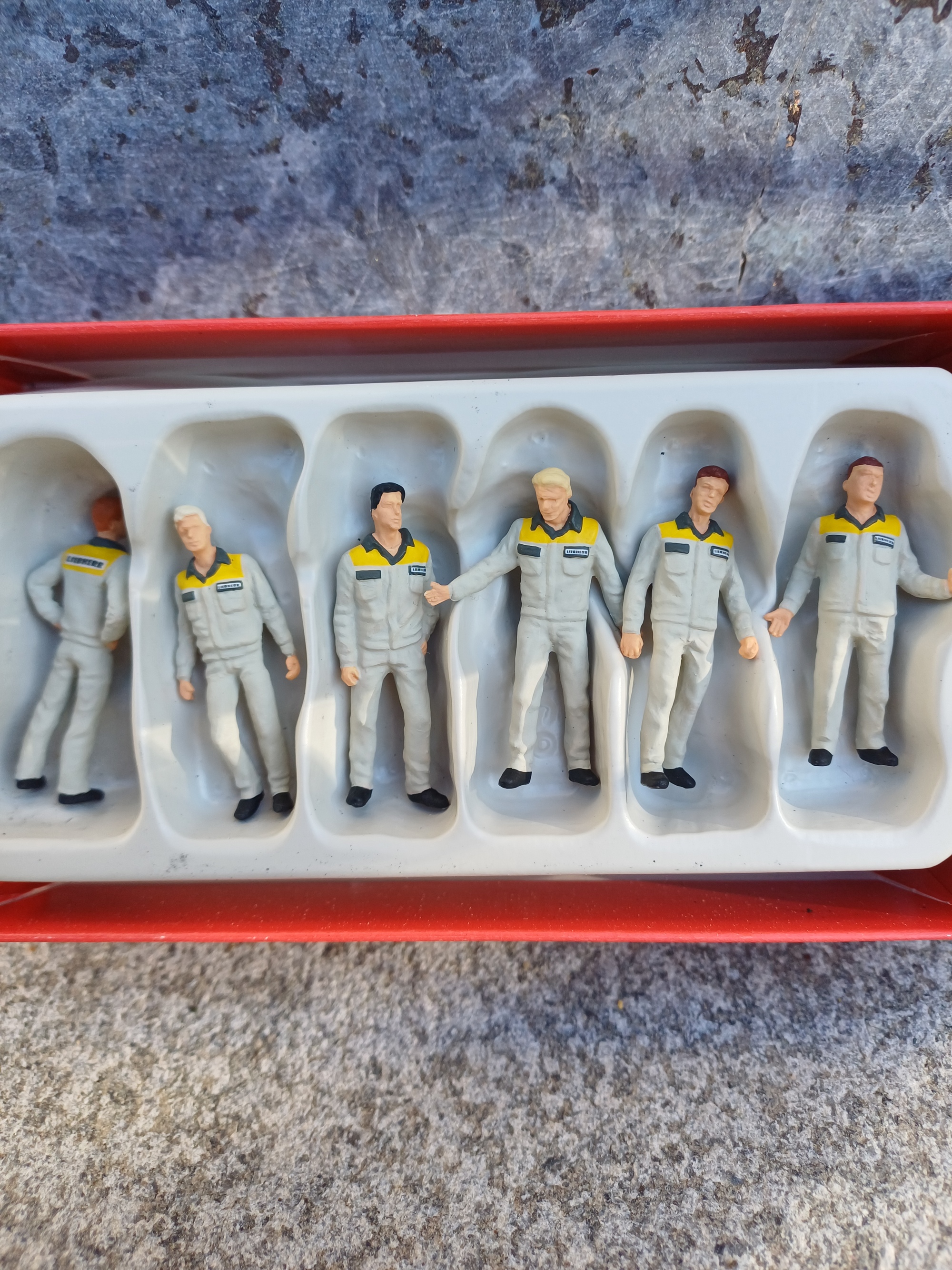 10160 -Figuren Set 6 Stück Liebherr Monteure hellgrauer Overall