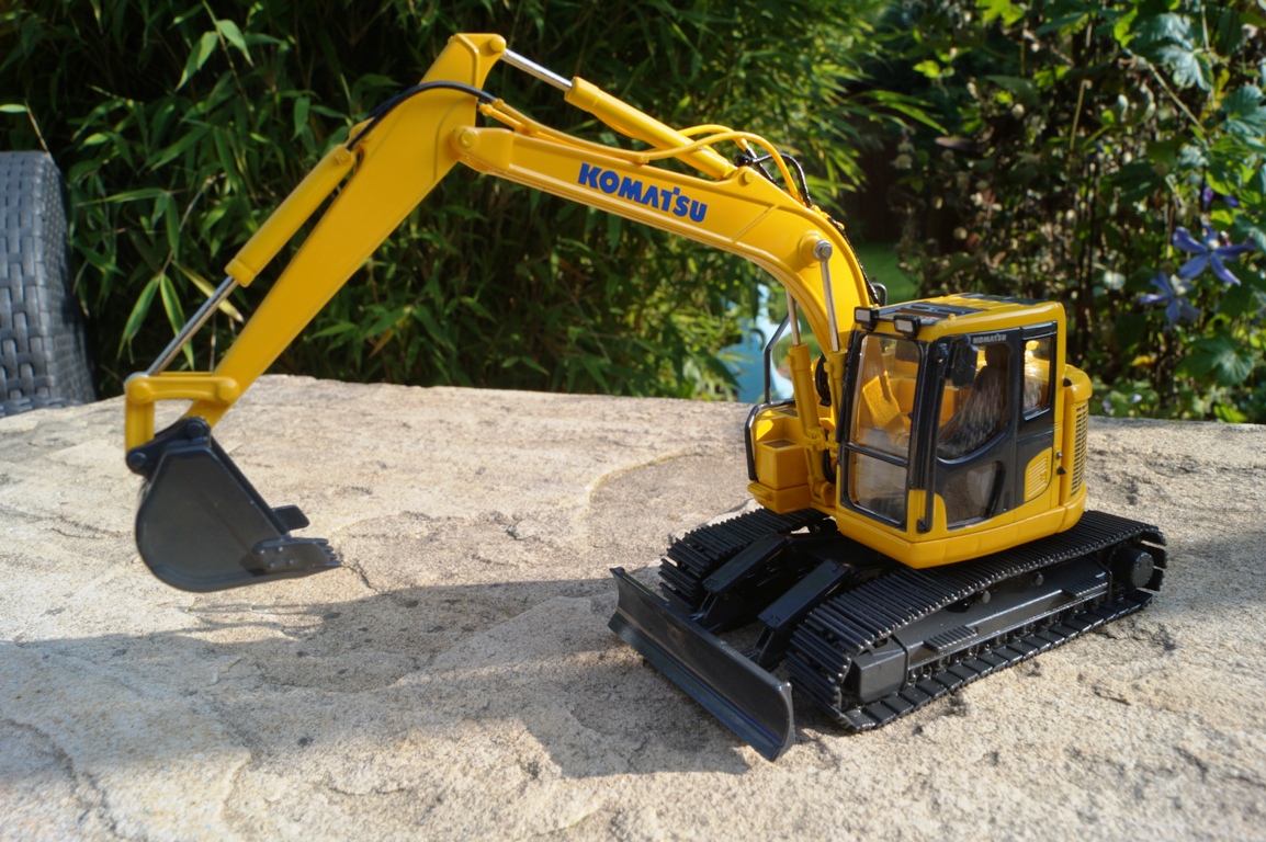 503360 -First Gear - Komatsu Kurzheckbagger PC 138 US LC-11