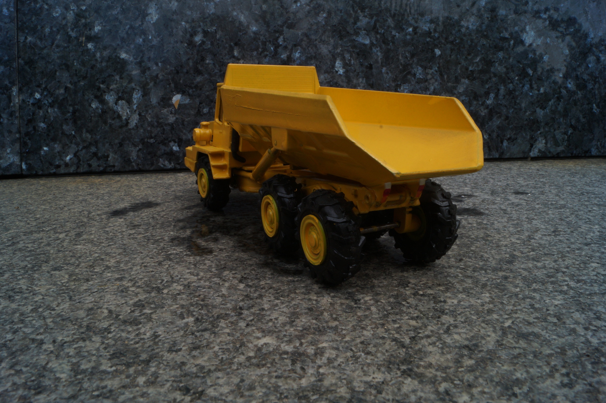 Terex 2366 Knickgelenkter Dumper umlackiert