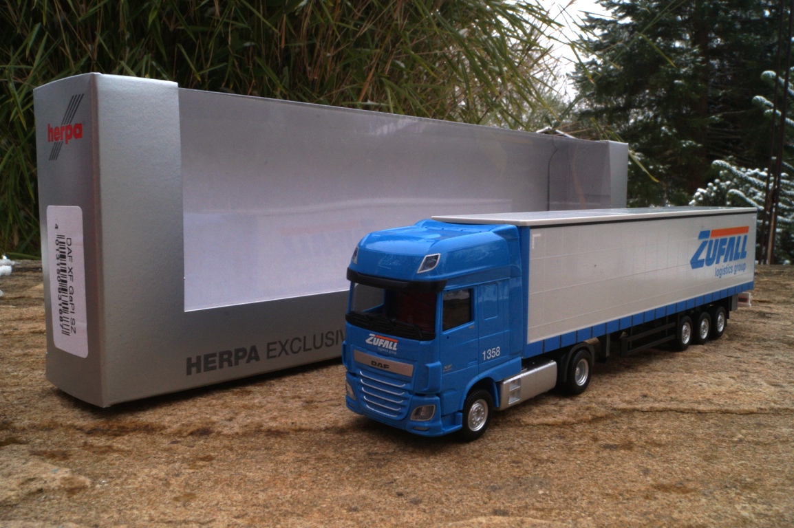 931687 -Herpa - DAF XF SSC Gardinenplanen Sattelzug "Zufall"