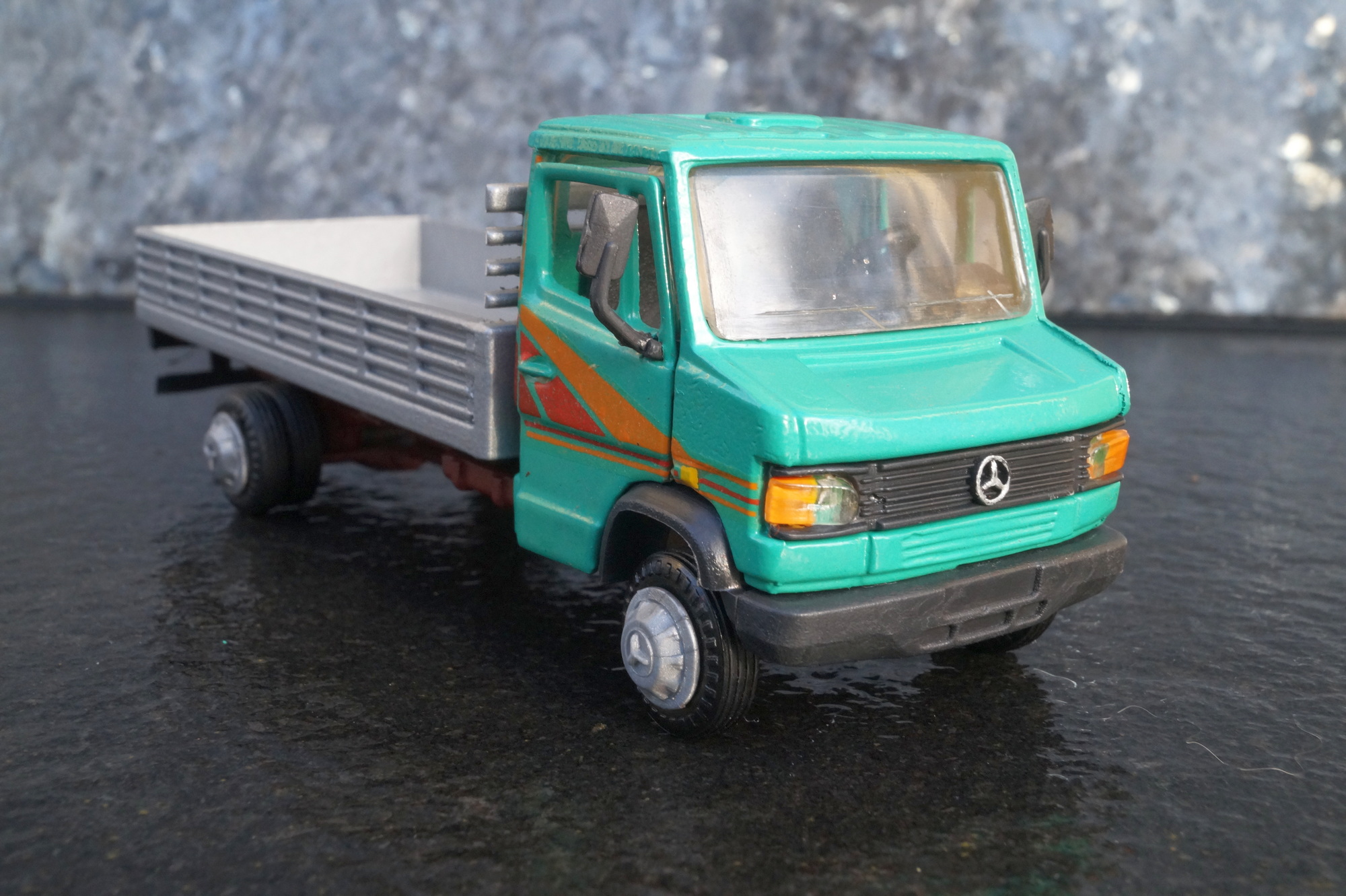 Mercedes Benz 2achs Pritschenwagen