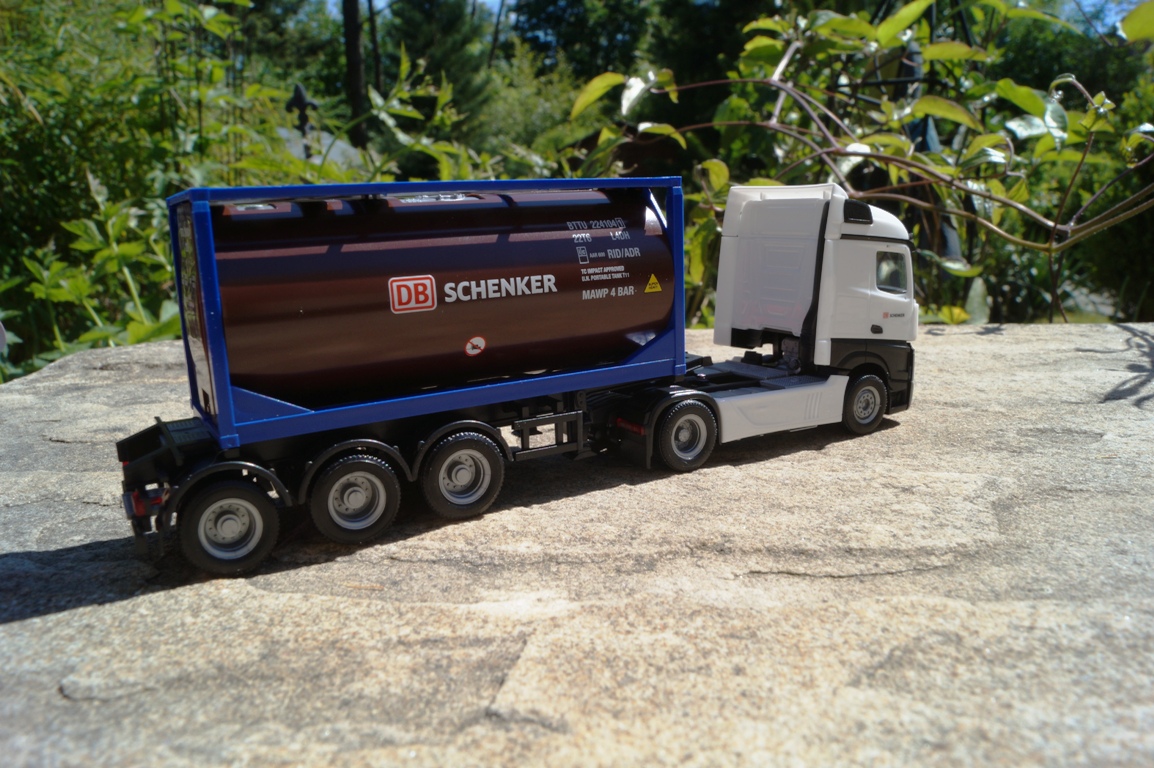 306911 - Herpa - Mercedes-Benz Actros Streamspace 2.5 Tankcontainer-Sattelzug "DB Schenker"