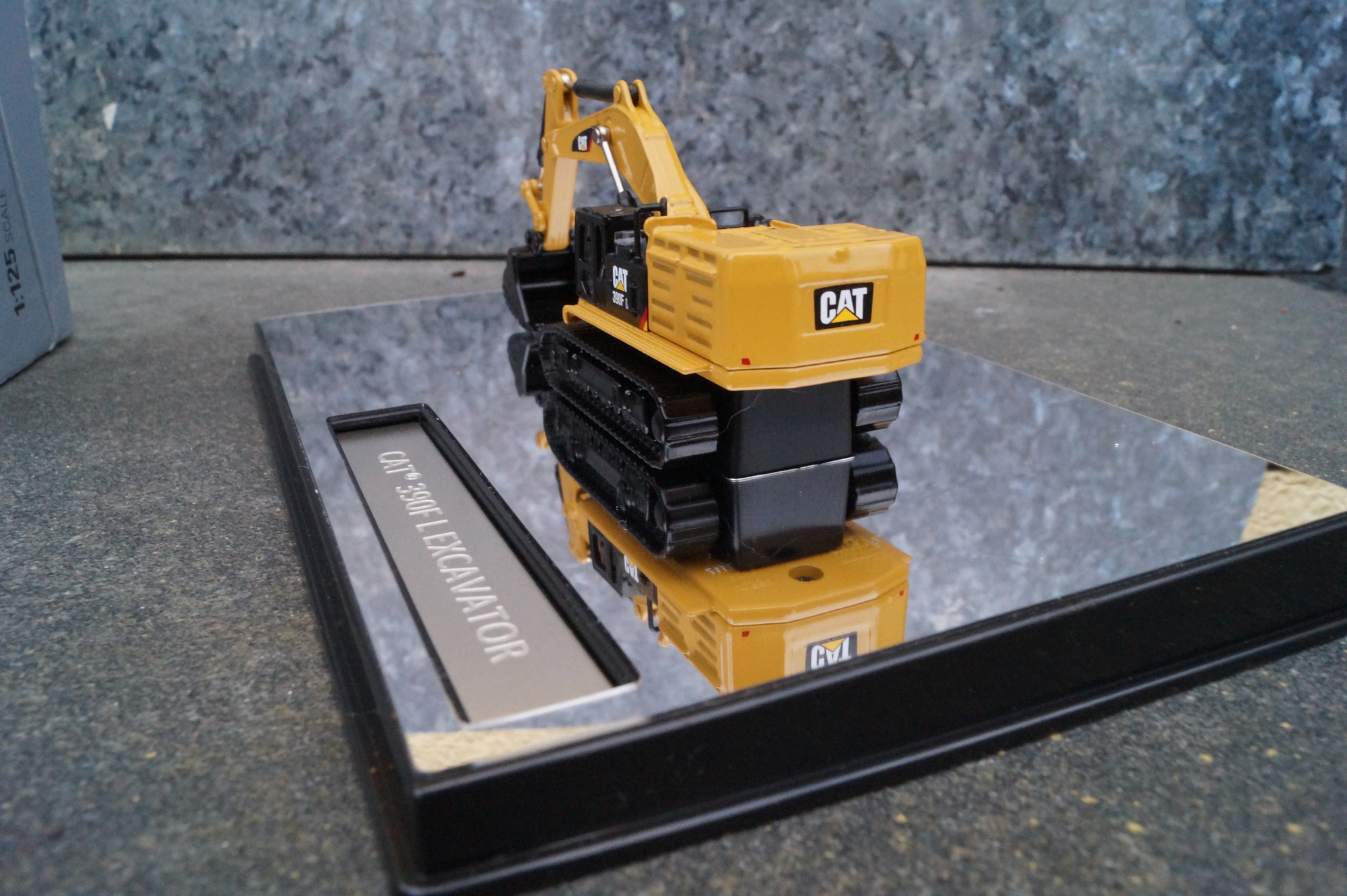 85537 - Die Castmasters - CAT 390F L Hydraulikbagger "Elite Version 1: 125 