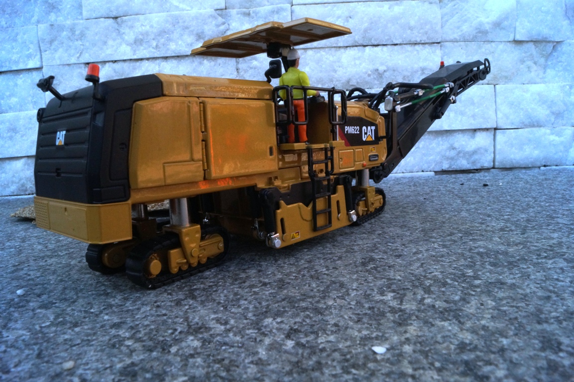 85587 -DCM - Cat PM 622 Kaltfräse