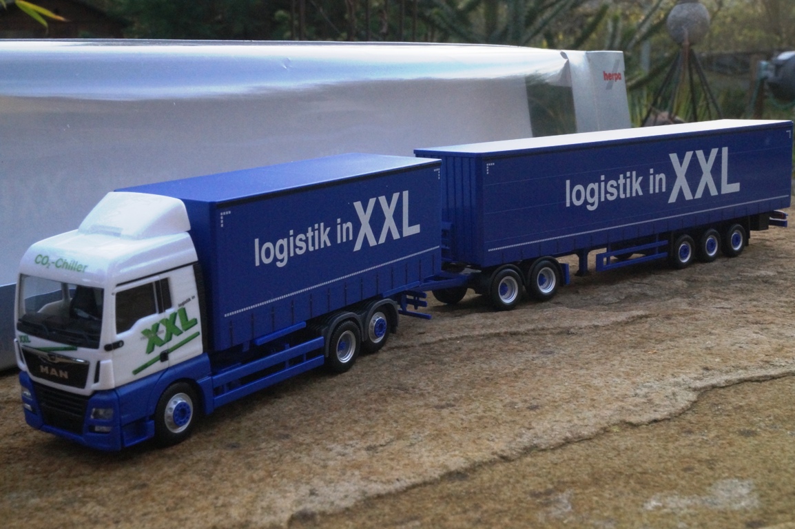 930178 - Herpa - MAN TGX XLX Euro6 Eurocombi Hängerzug "Logistik in XXL"