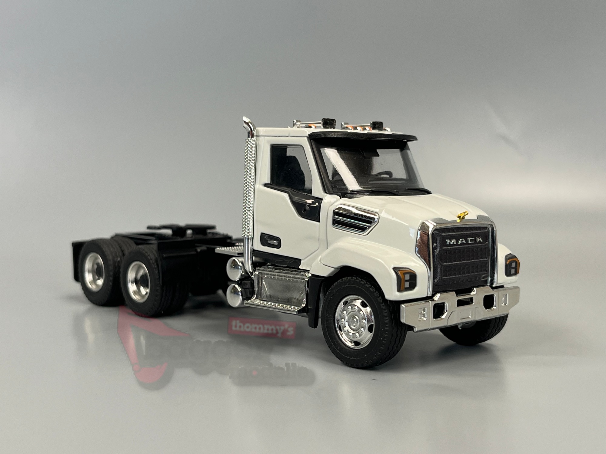 86005 - Conrad - MACK Keystone Day Cab Zugmaschine weiss