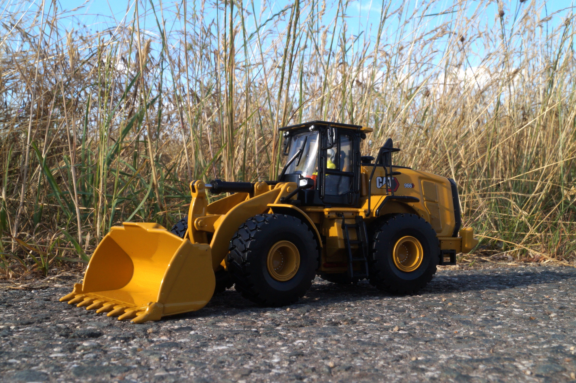 85686 -Die Castmasters - CAT 966 Radlader