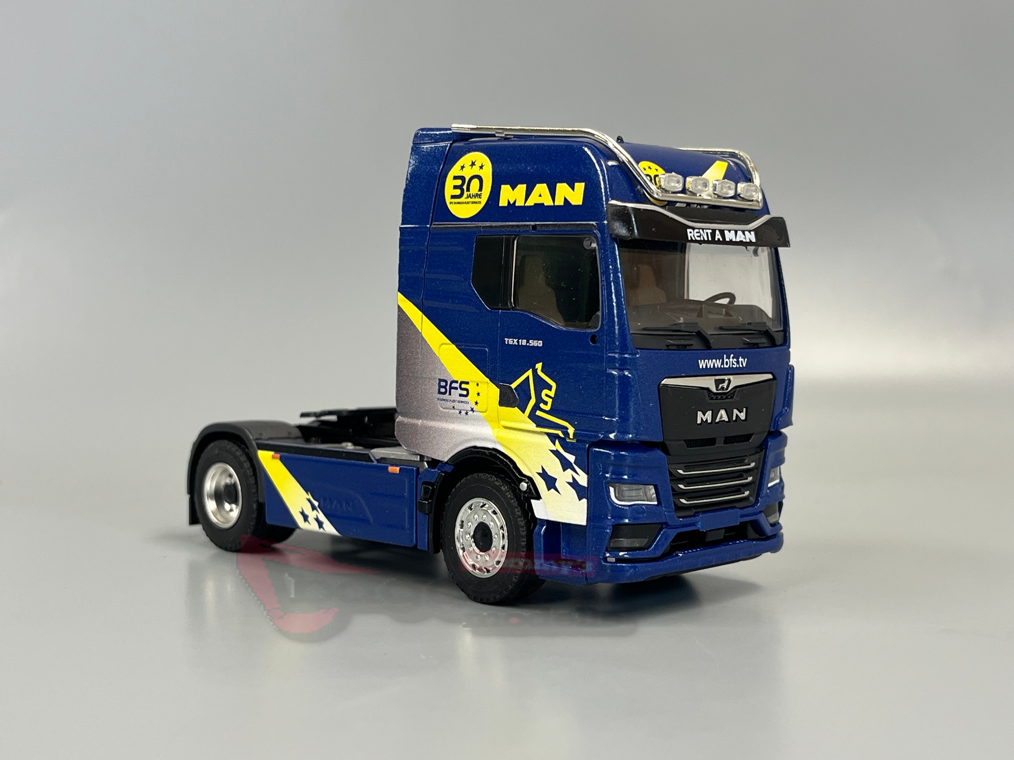 8000-20 -Conrad -MAN TGX GX Sattelzugmaschine "30 Jahre BFS"
