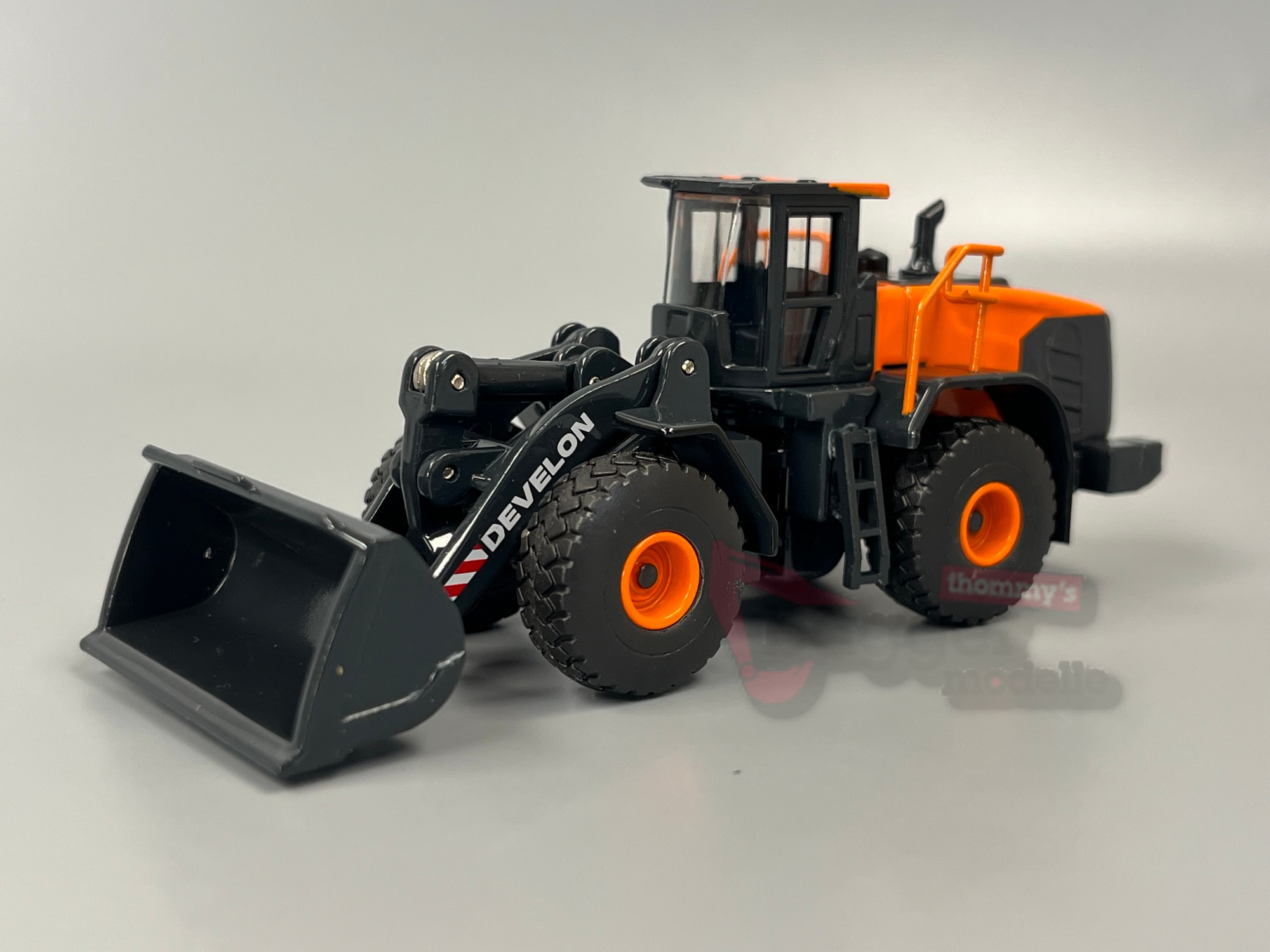 16-1033 - IMC - Develon DL420 Radlader
