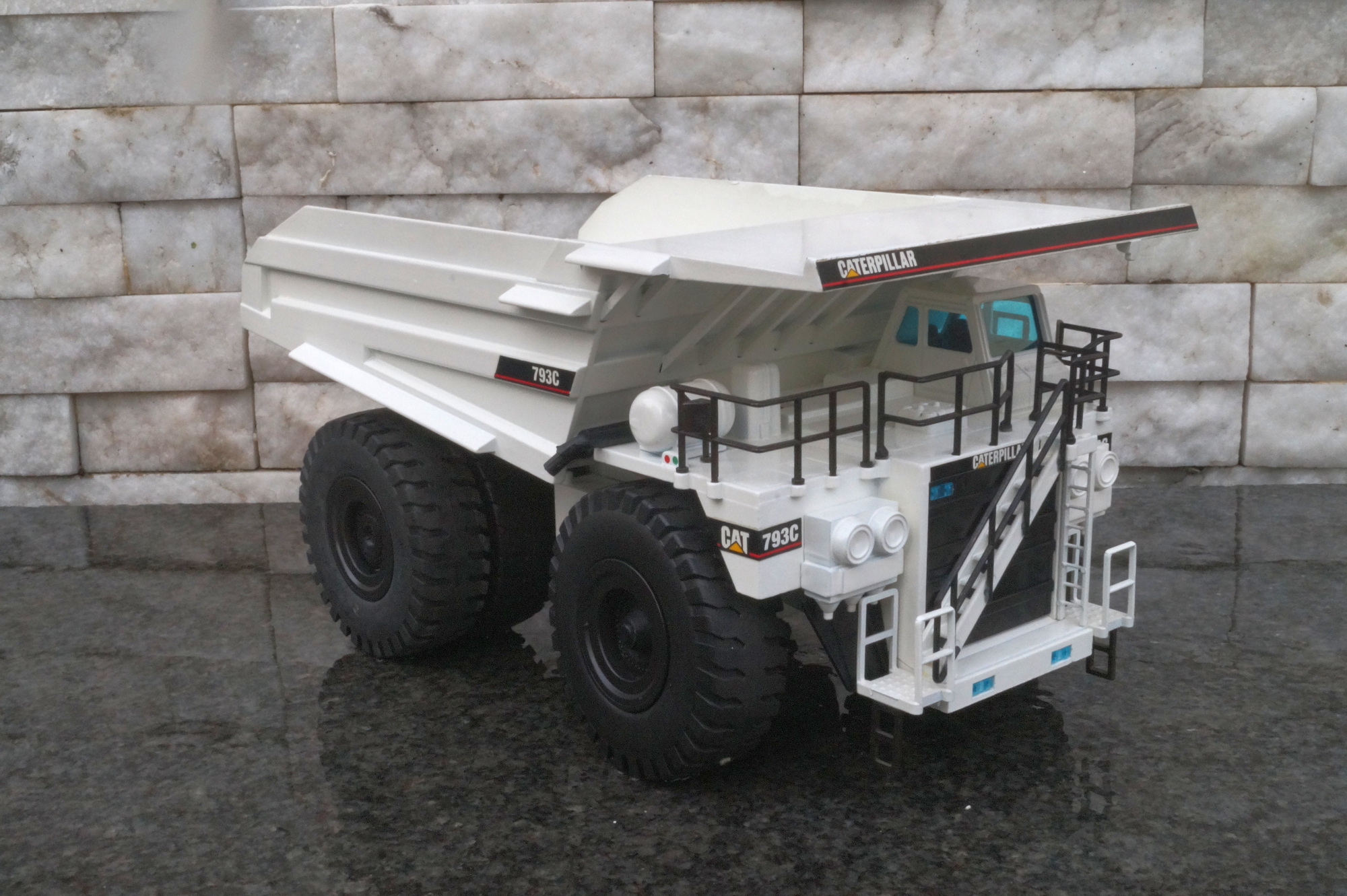 CAT 793C Muldenlkipper weiß