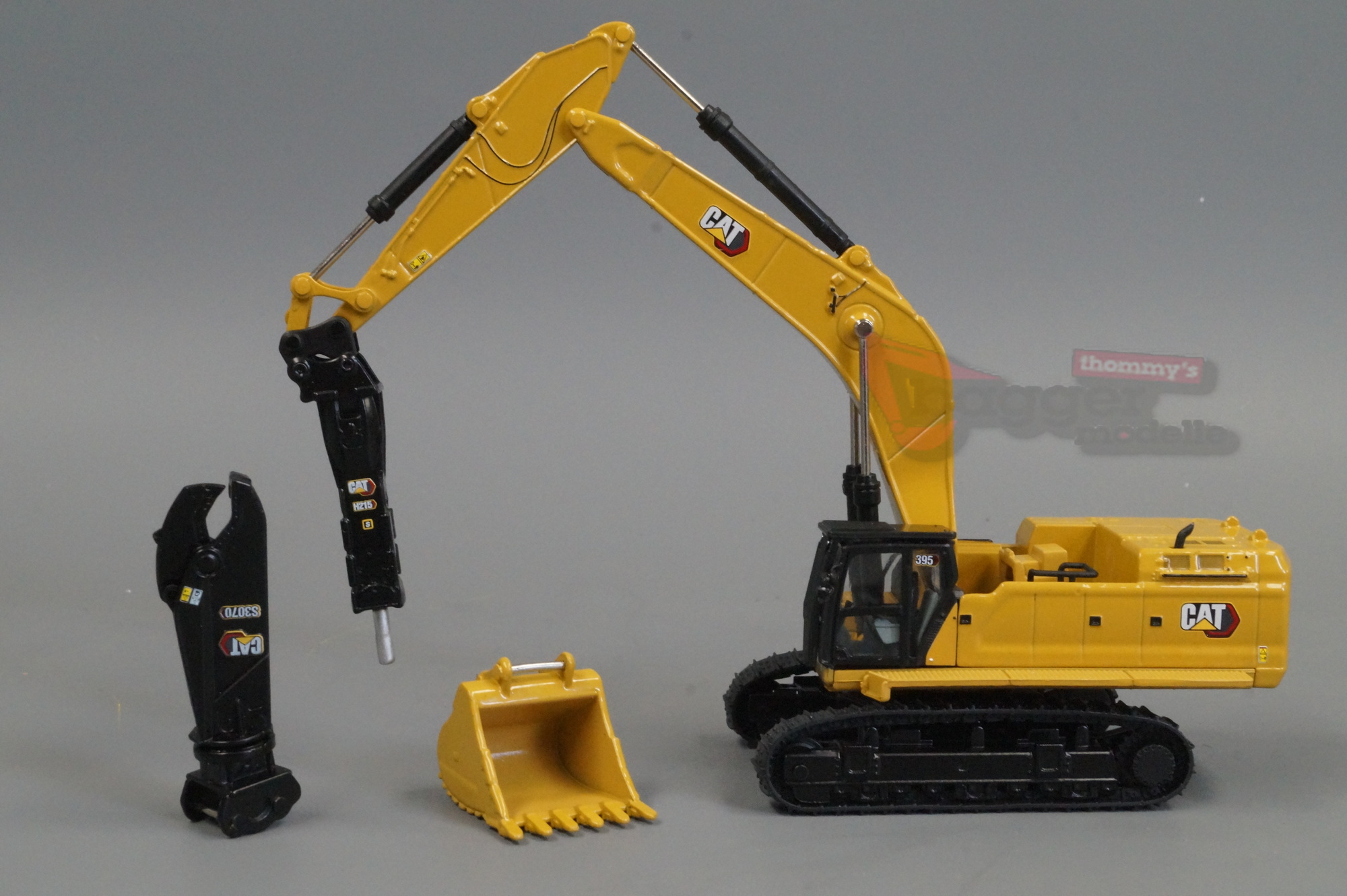 85688 -DCM -CAT 395 Next Gen Kettenbagger  mit Anbauteilen 1:87