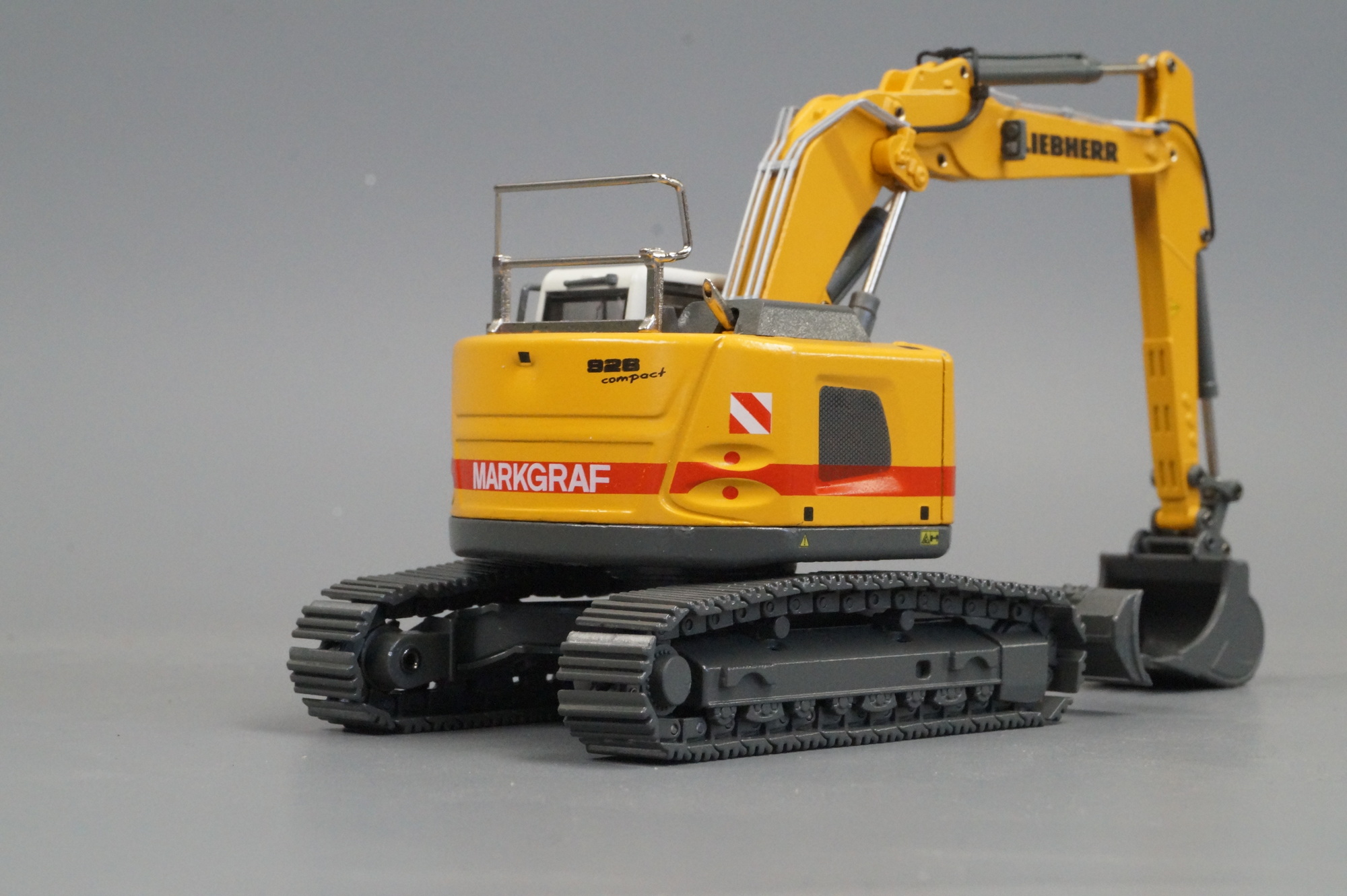 2204-7 - Conrad - Liebherr R 926 Compact Raupenbagger mit Verstellausleger  "Markgraf"