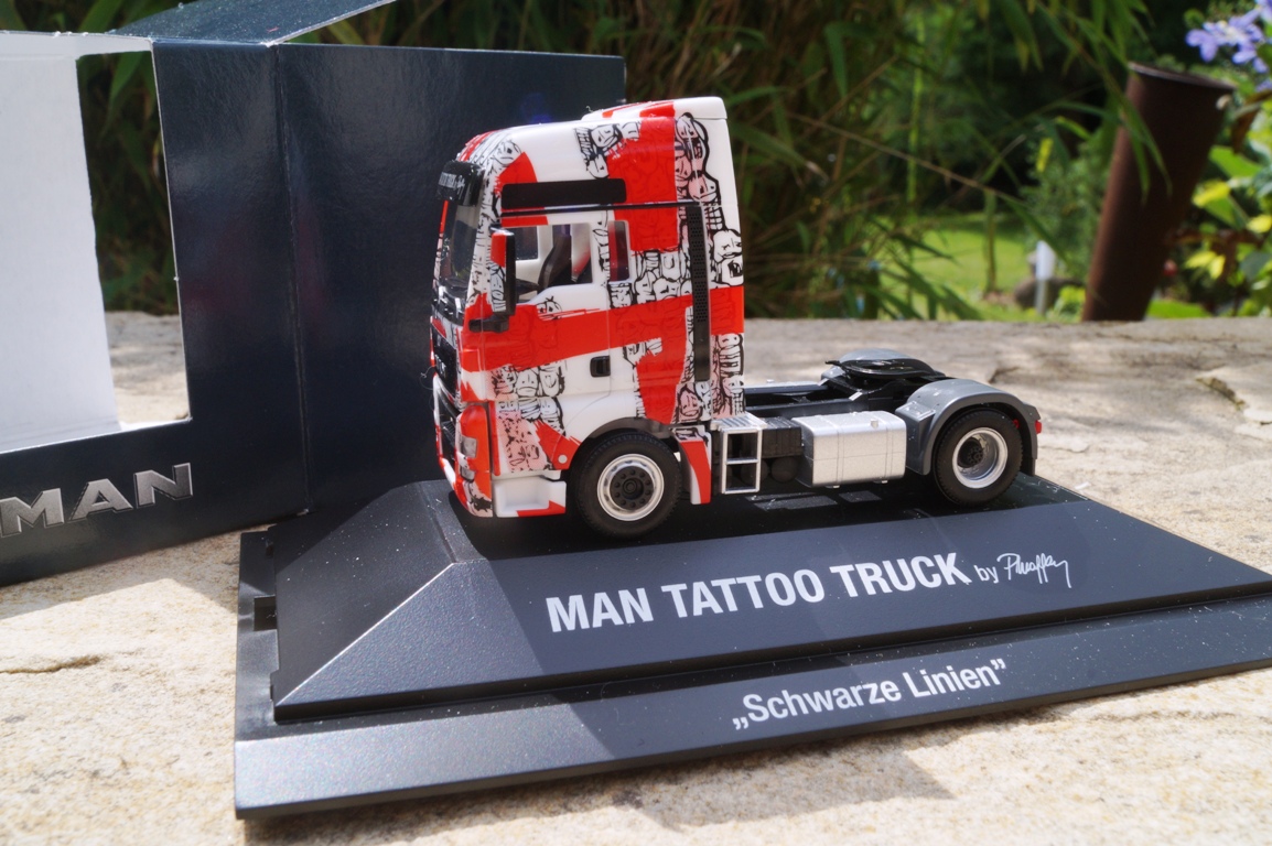 918718 - Herpa - MAN TGX XXL Euro6 Solo-Zugmaschine "MAN - Schwarze Linie" (PC)