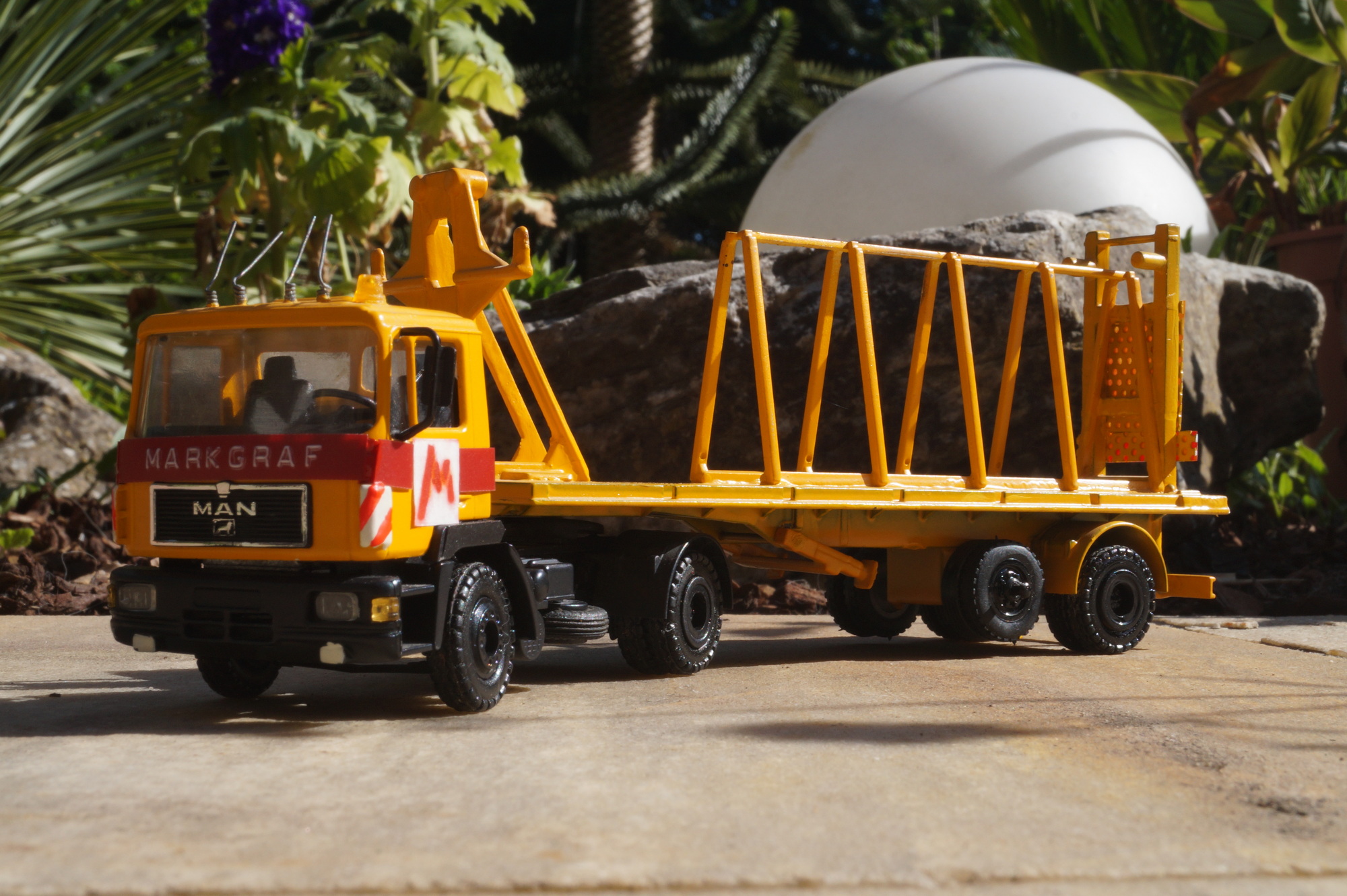 MAN 2achs mit 2achs Ladeguttransporter Markgraf Aufkleber