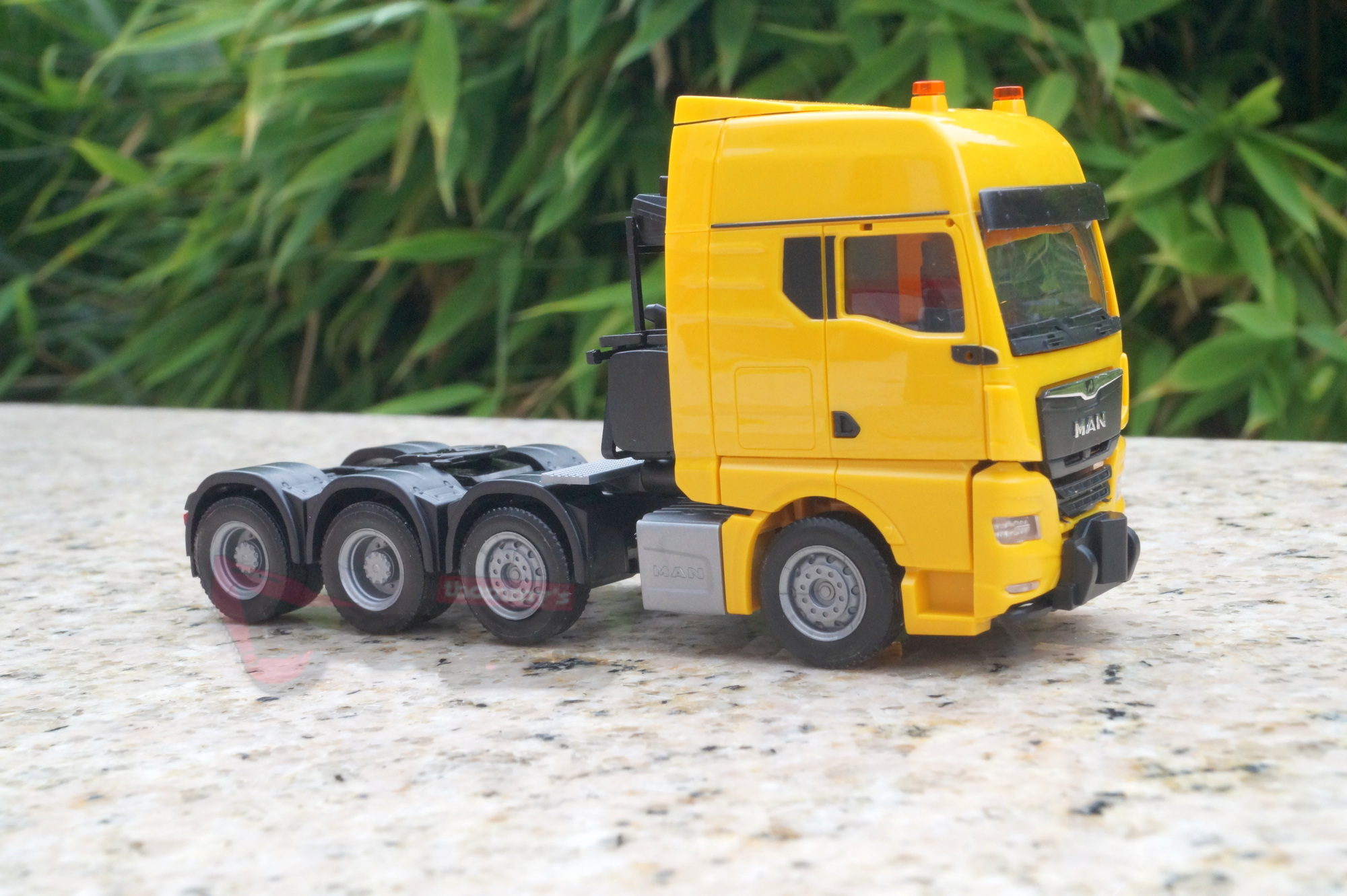 313537 - Herpa  - MAN TGX GX Schwerlastzugmaschine, gelb