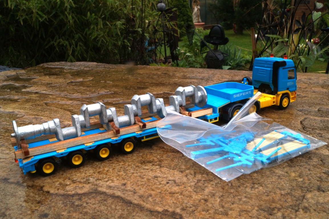 306973 - Herpa - Mercedes-Benz Actros L 6x4 Semitieflade-Sattelzug mit Ladegut Kurbelwelle "Siefert"