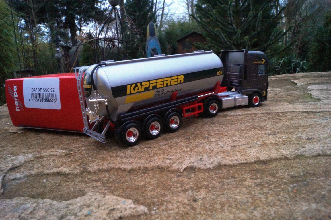 308076 - Herpa - DAF XF SSC Silo-Sattelzug "Anton Kapferer"