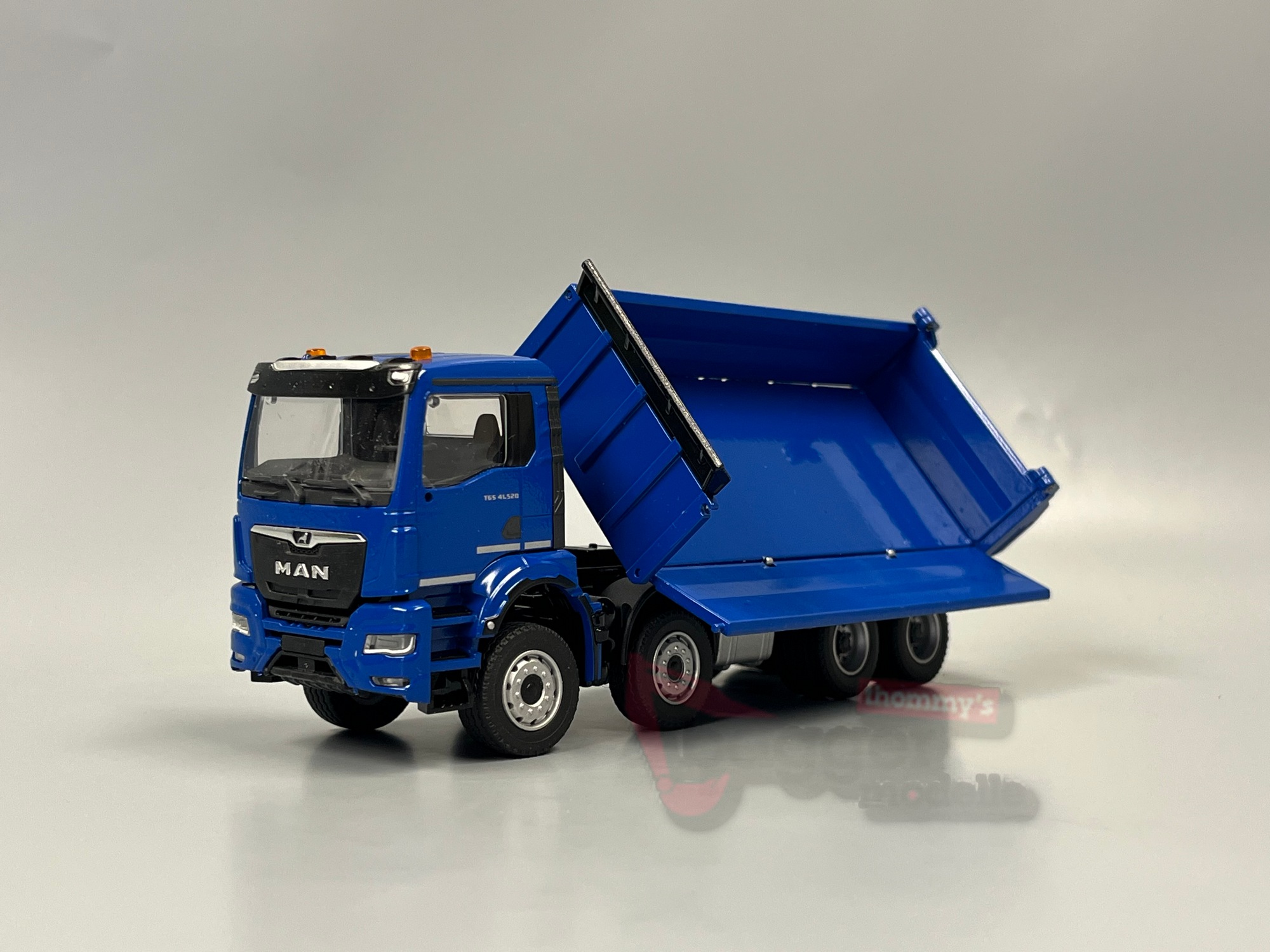 81255-5 - Conrad - MAN TGS NN 41.520 Meiller Trigenius Dreiseitenkipper blau