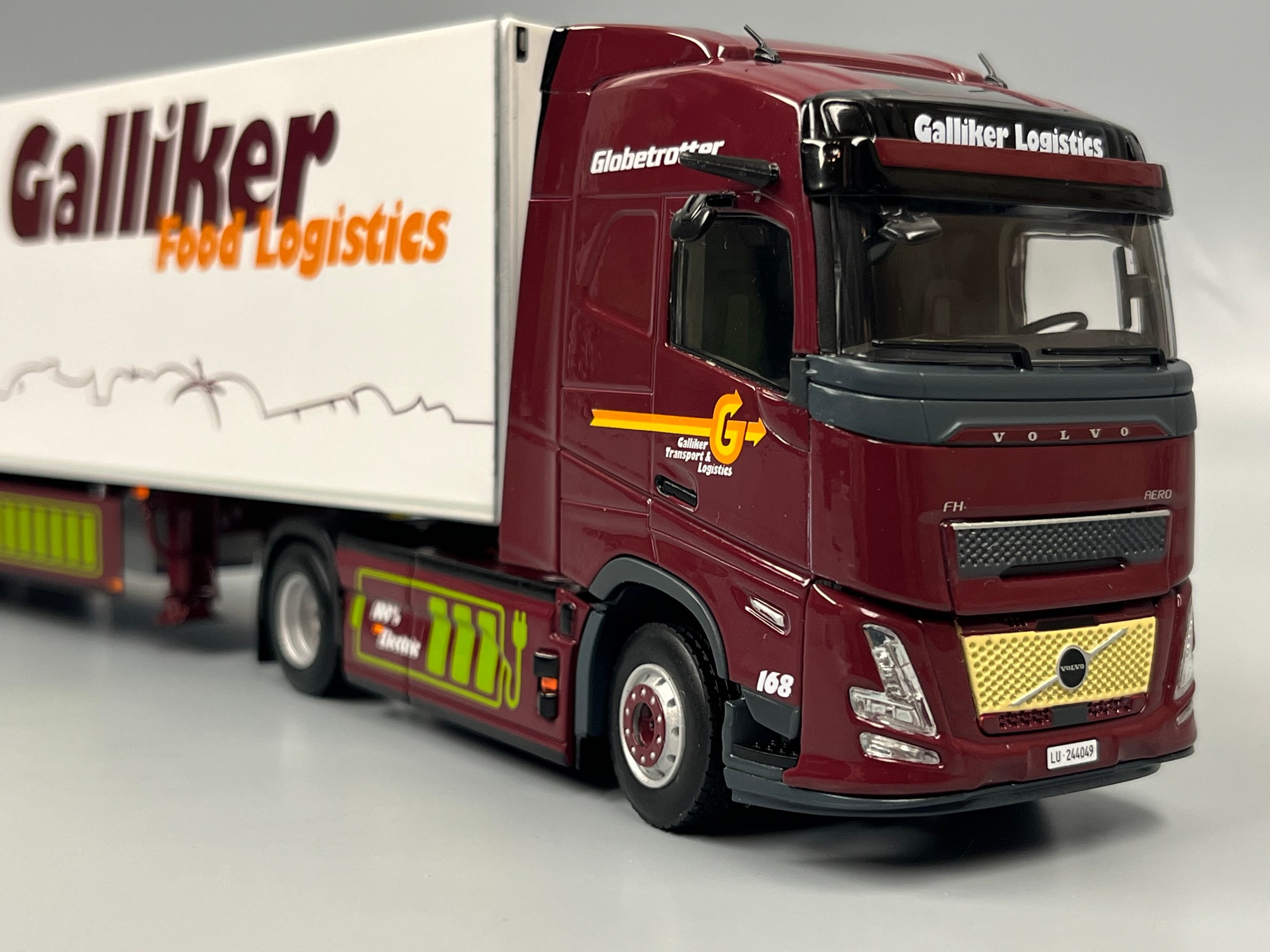 01-4831 - WSI - Volvo FH Aero Electric 6x2 mit 2achs Kühlkofferauflieger - Galliker - CH