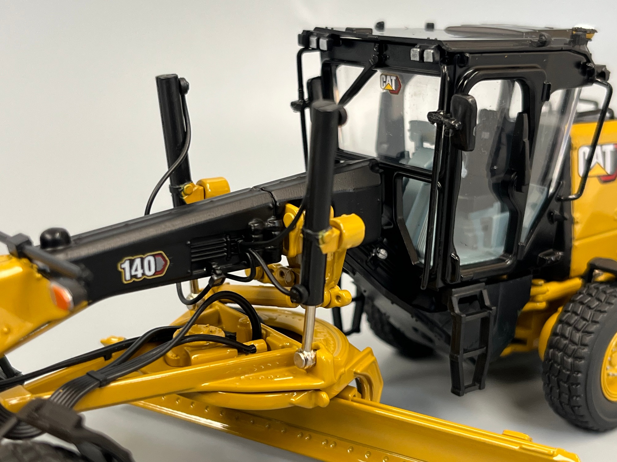 85794 -DCM - CAT 140 LVR Motor Grader