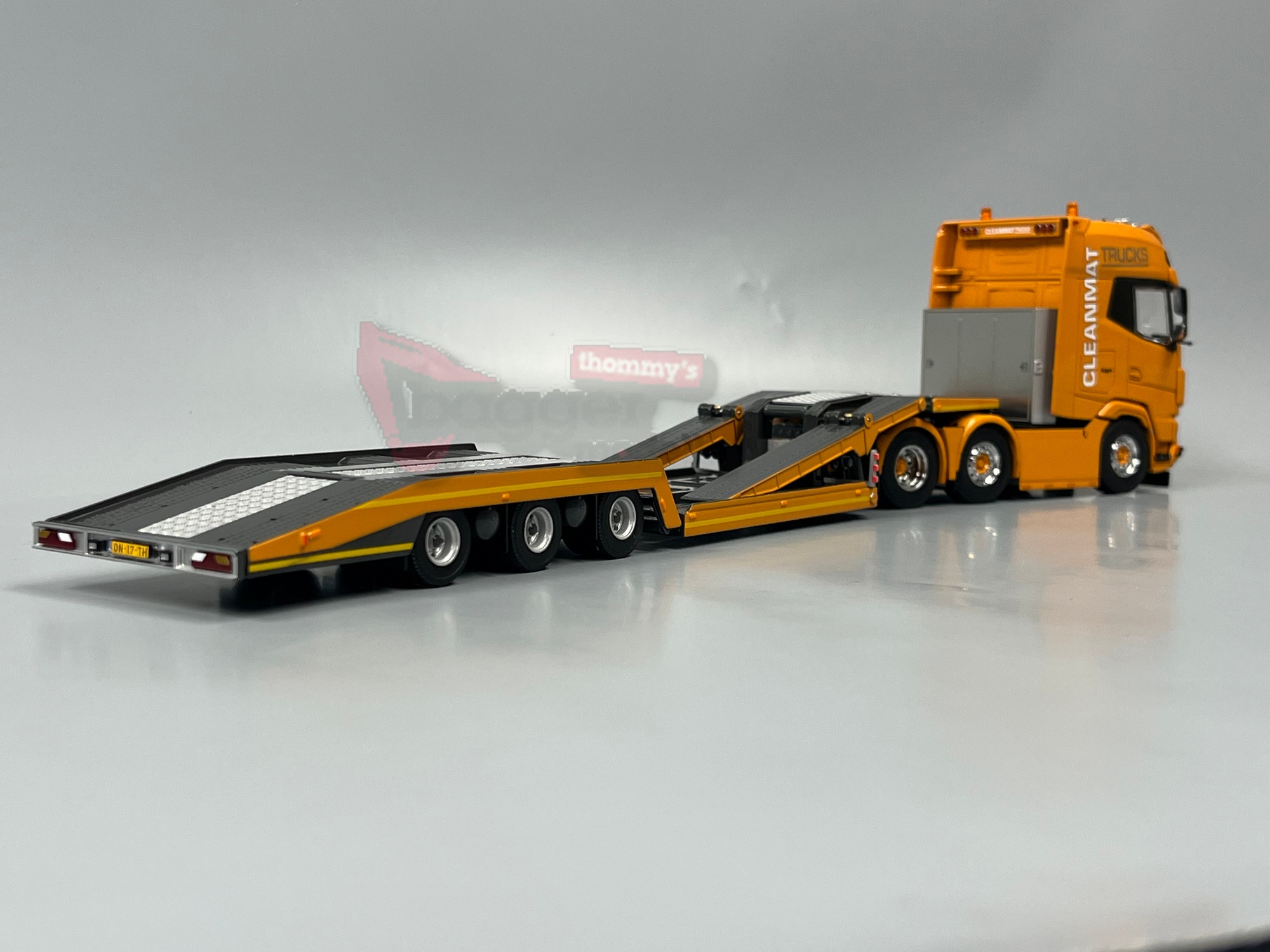 01-5326 - WSI - DAF XG+ 6x2 mit 3achs LKW Transportauflieger - Clean Mat Trucks - NL