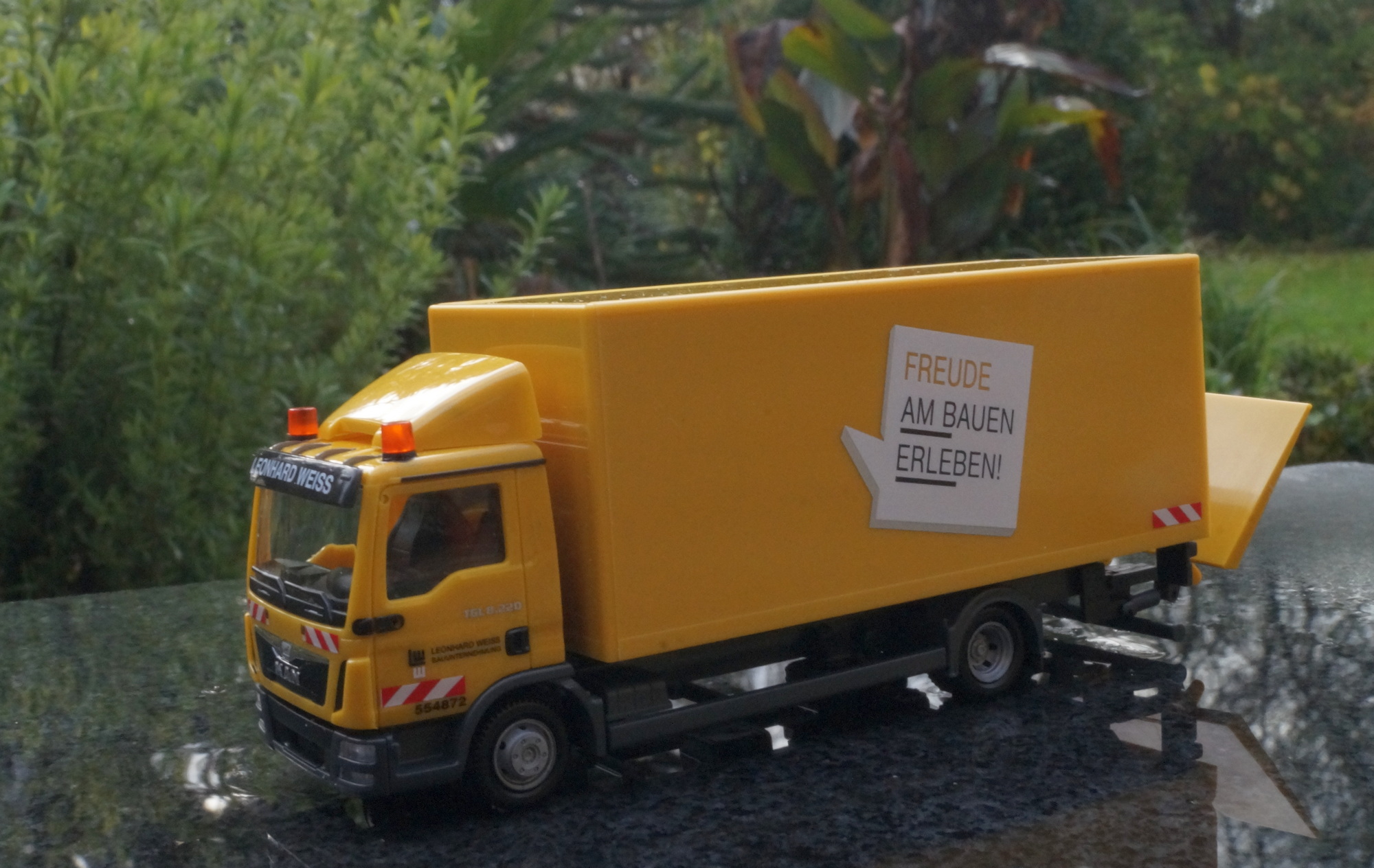 306355 - Herpa - MAN TGL Koffer LKW mit Bordwand  "LEONHARD WEISS"